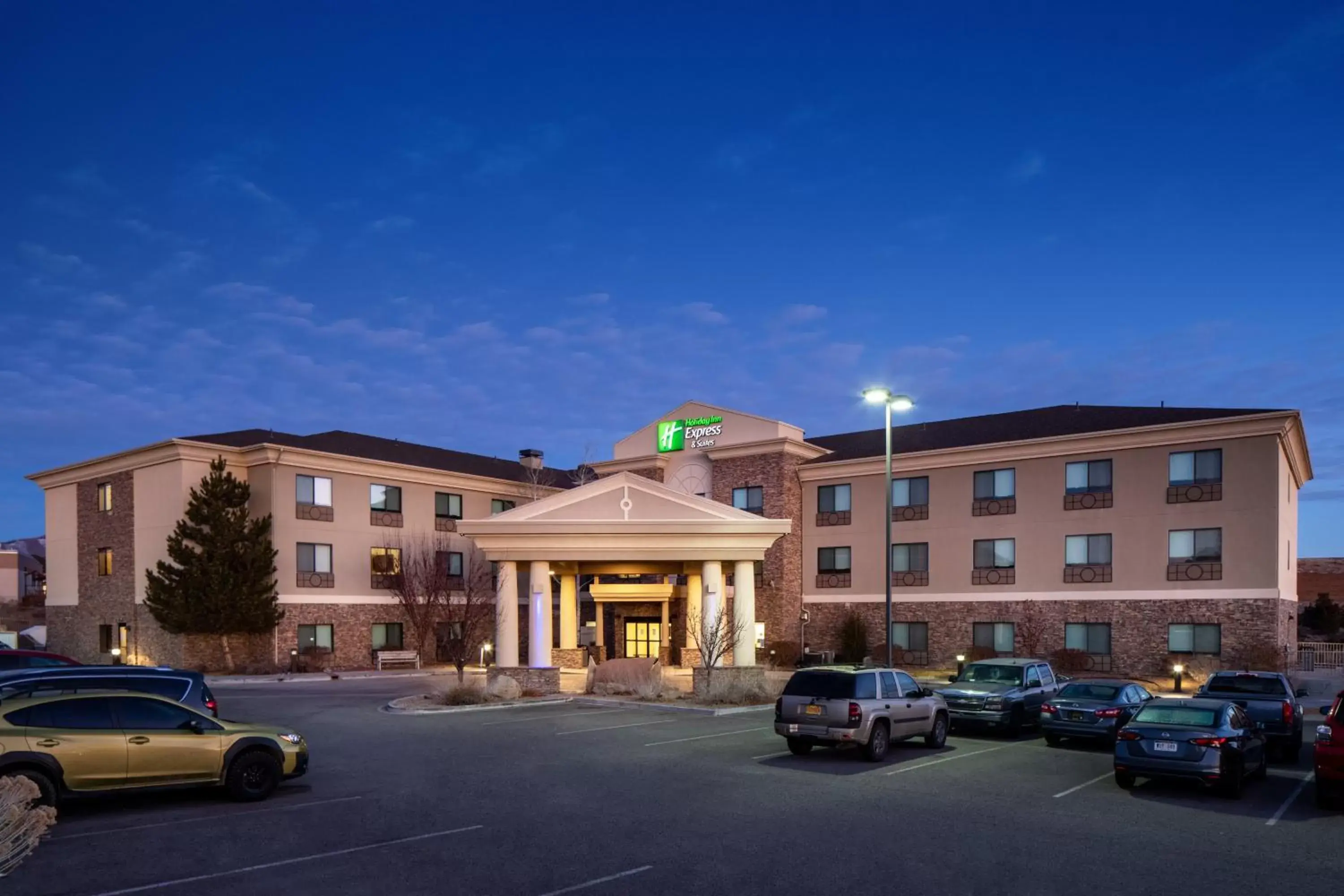 Property building in Holiday Inn Express and Suites Los Alamos Entrada Park by IHG Property building in Holiday Inn Express and Suites Los Alamos Entrada Park by IHG
