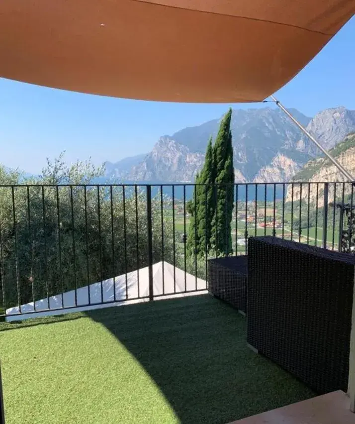 Balcony/Terrace, Mountain View in Hotel Isola Verde