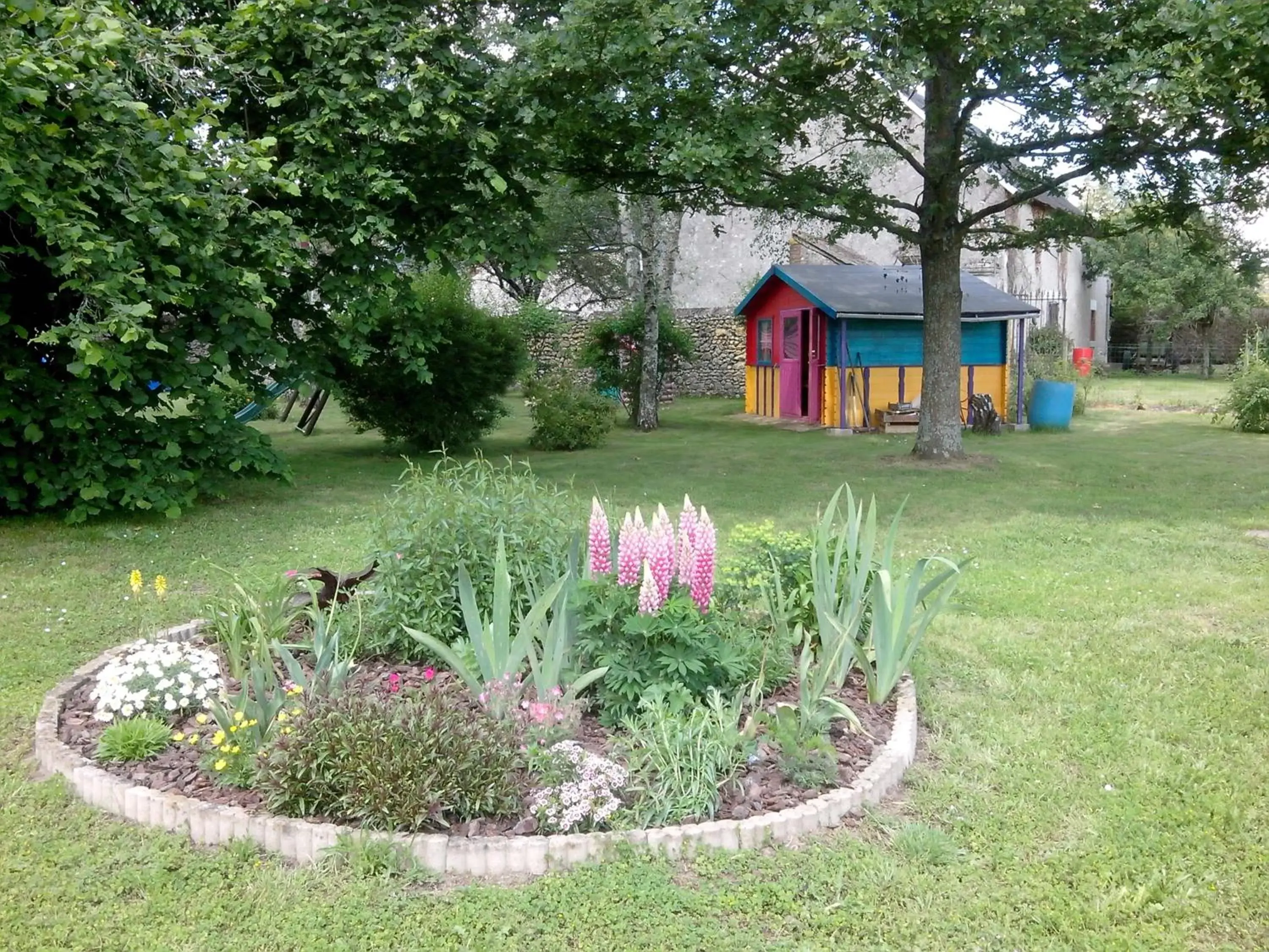 Garden in LES HIRONDELLES