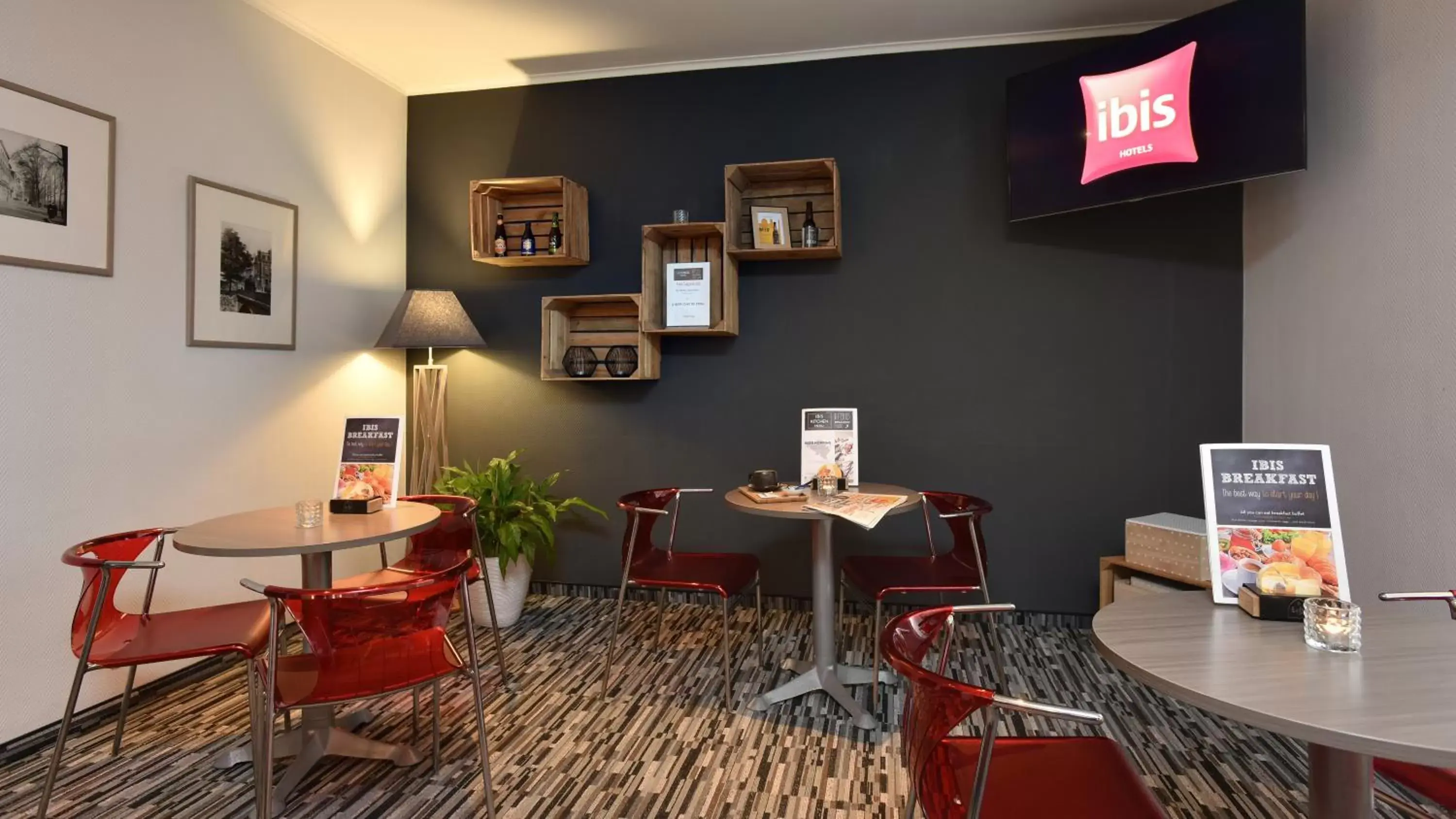 Lounge or bar in ibis Charleroi Centre Gare