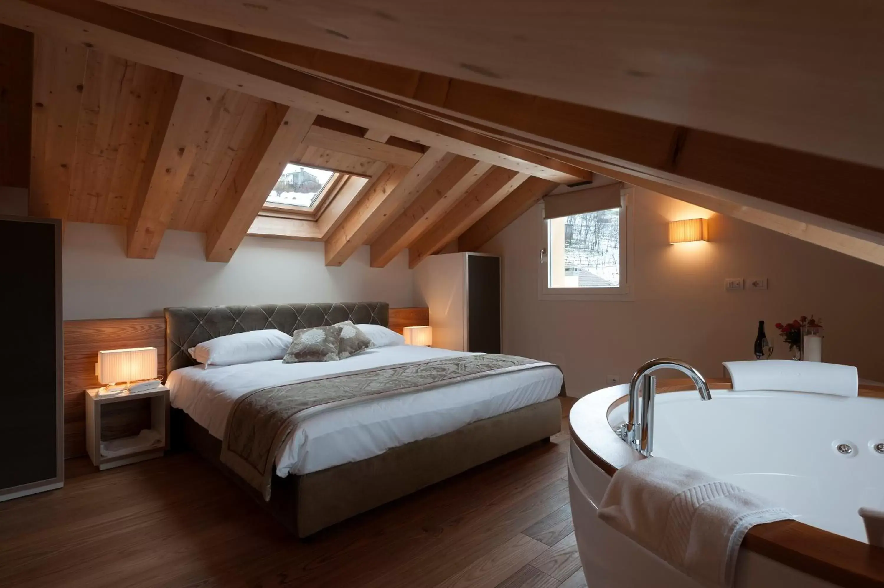 Photo of the whole room, Bed in Villa del Poggio Prosecco Bike Hotel