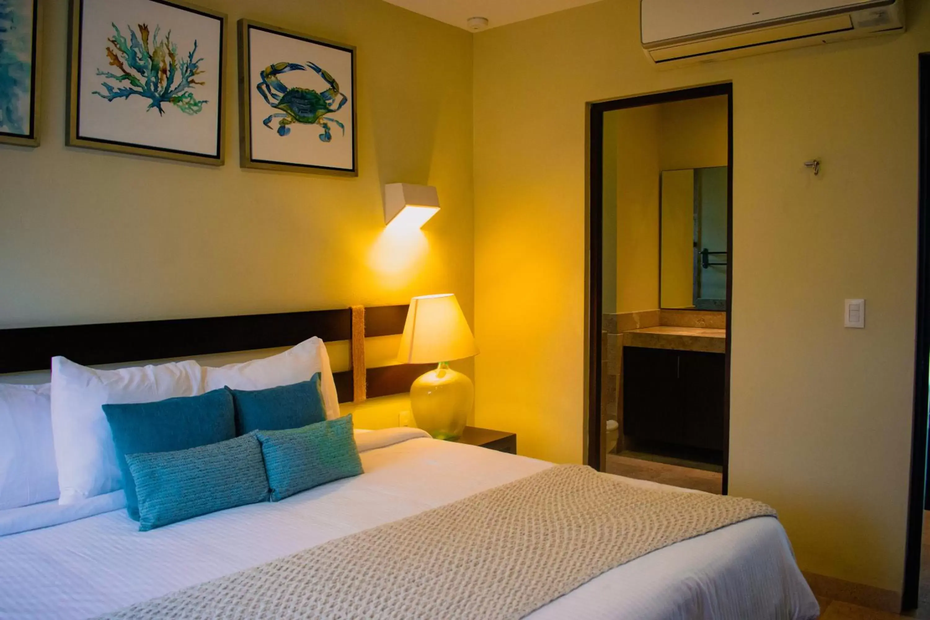 Bedroom, Bed in Villas Grand Marina Kinuh