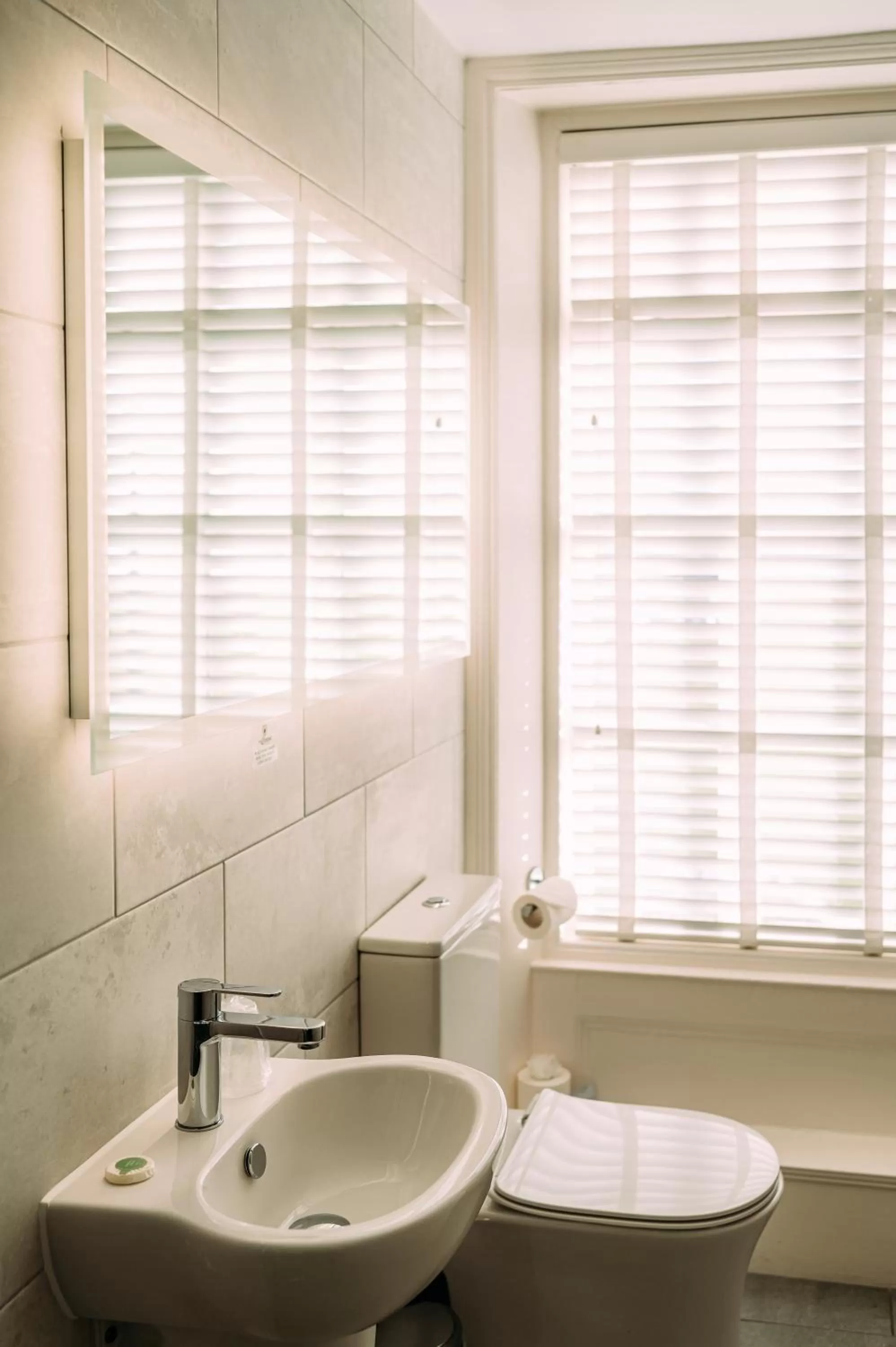 Bathroom in The Queens Hotel