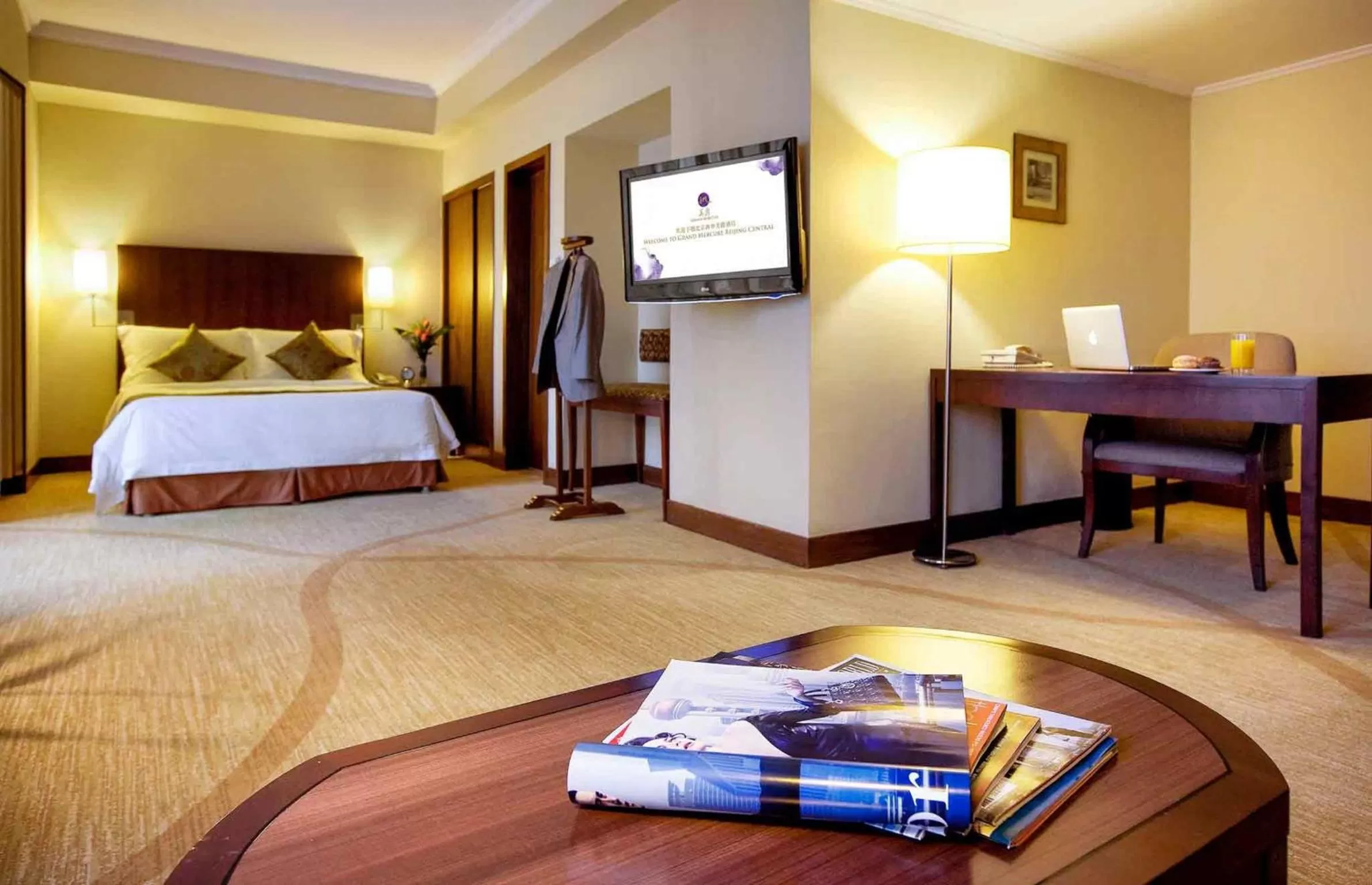 Photo of the whole room, Bed in Grand Mercure Beijing Central