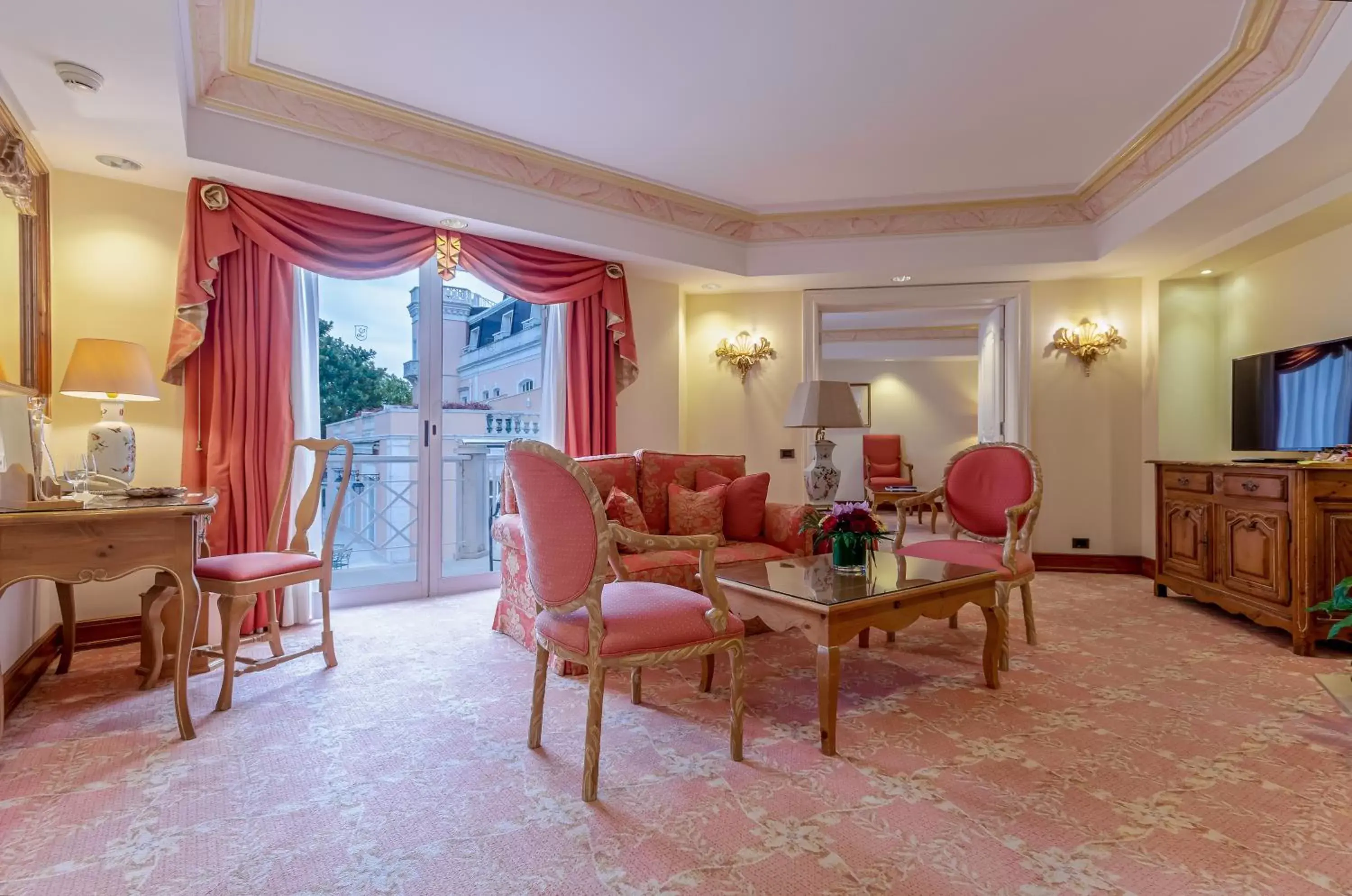 Living room, Seating Area in Olissippo Lapa Palace – The Leading Hotels of the World