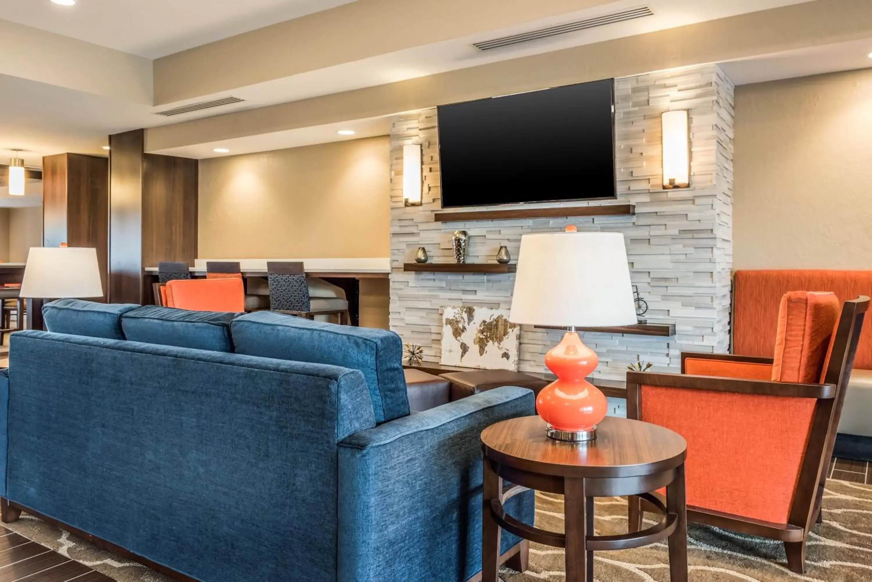 Lobby or reception, TV/Entertainment Center in Comfort Suites Florence - Cincinnati South