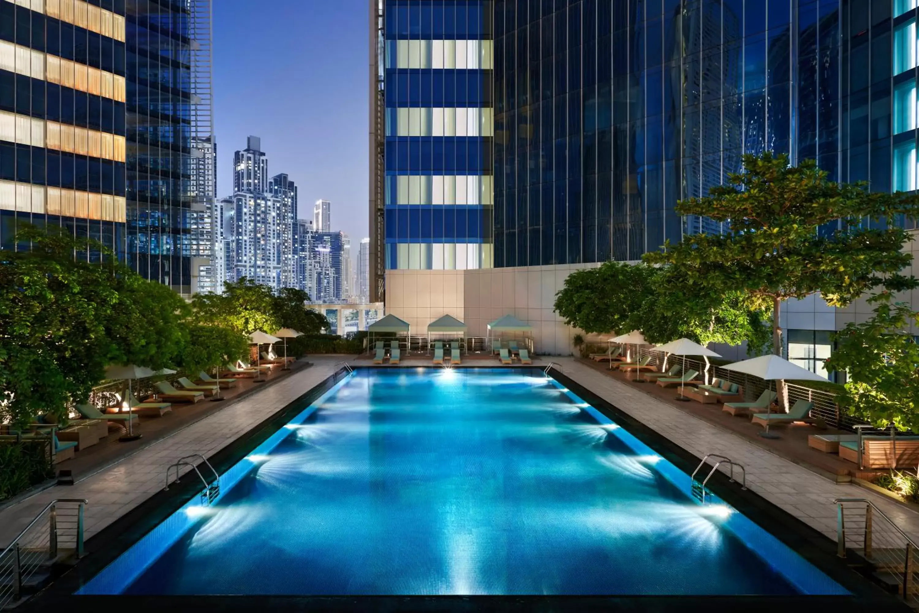 Swimming Pool in Anantara Downtown Dubai