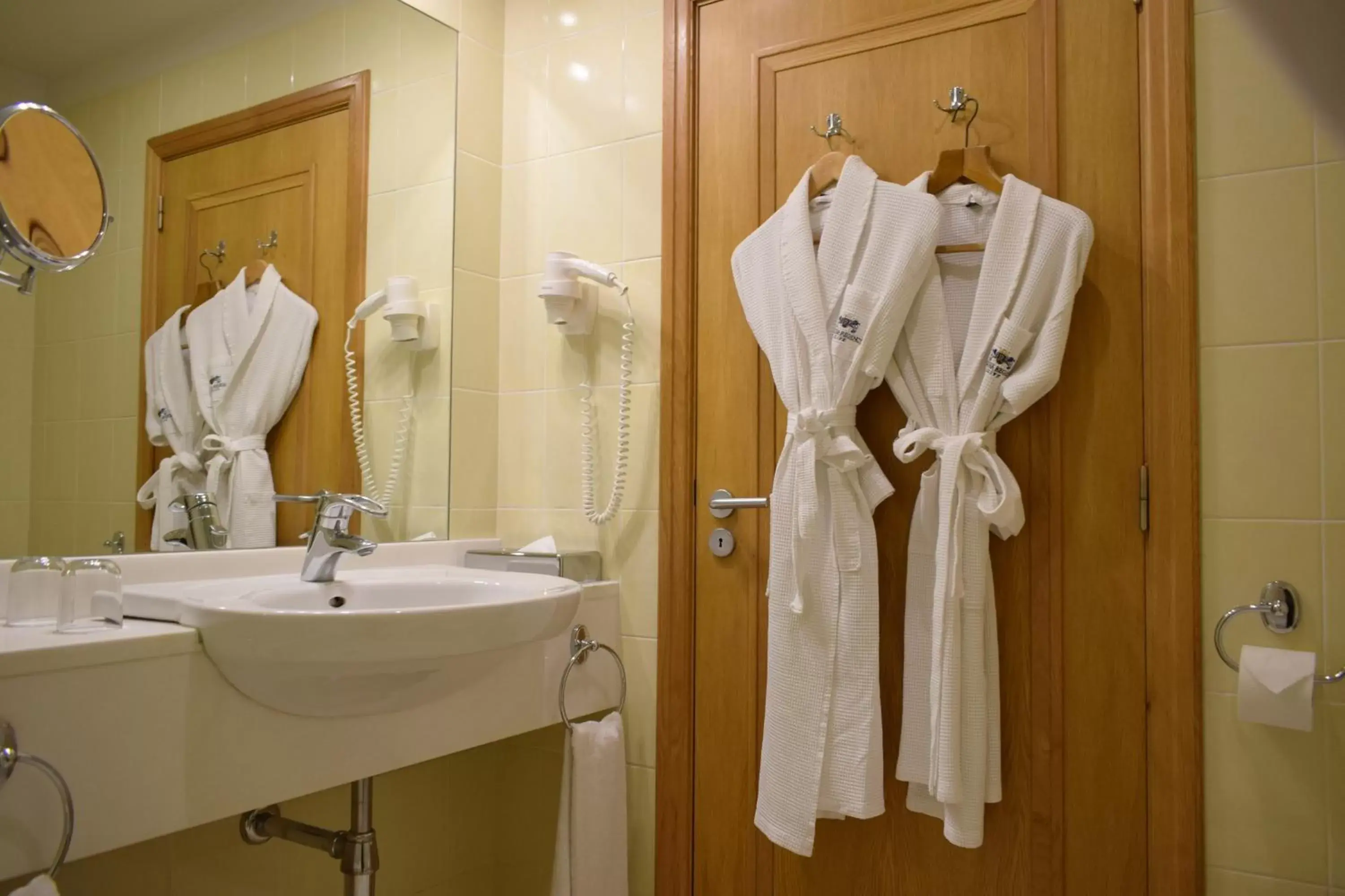 Bathroom in Madeira Regency Cliff - Adults Only