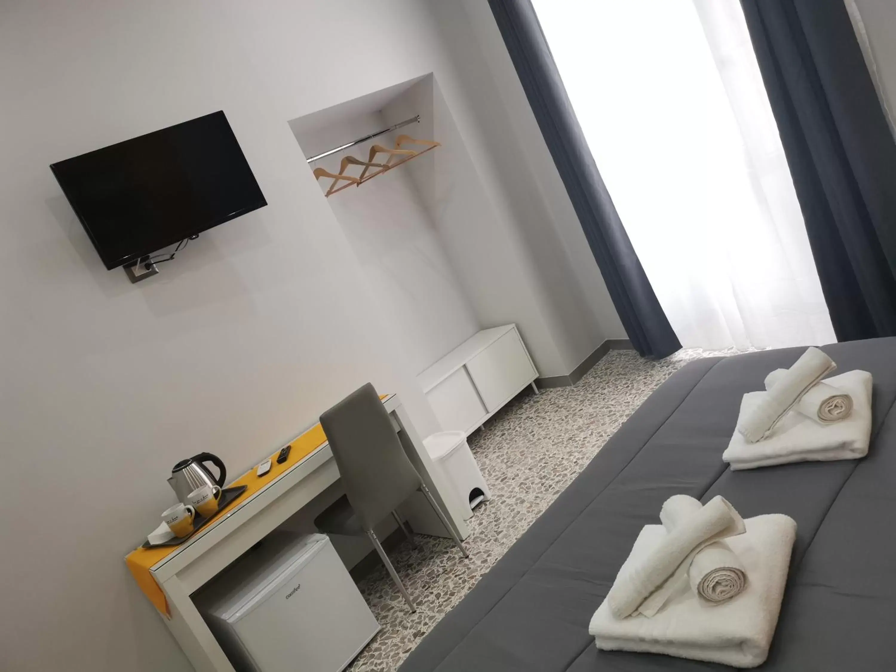 Bed, TV/Entertainment Center in EMME Napoli