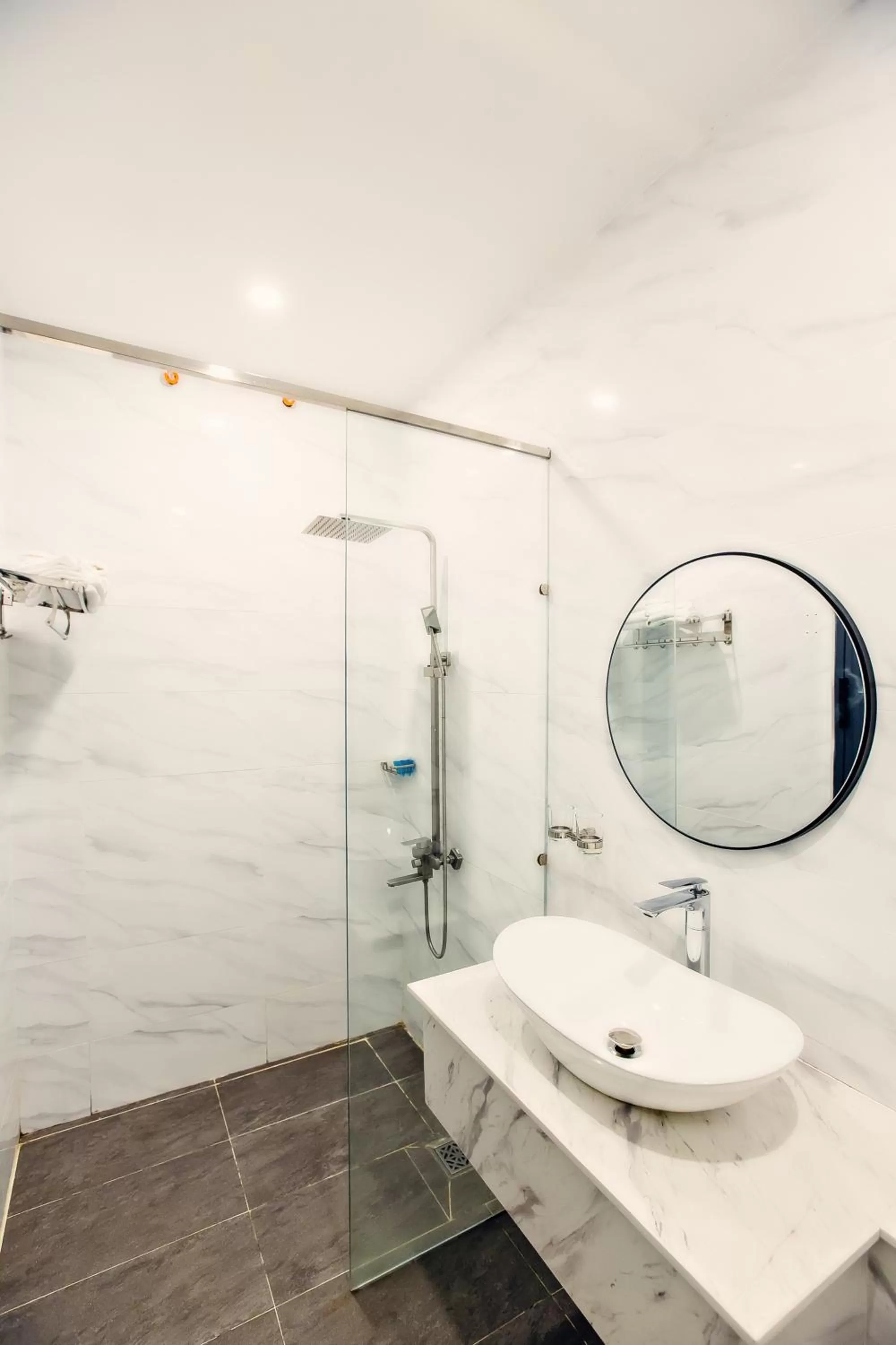 Shower, Bathroom in LION 3 HOTEL