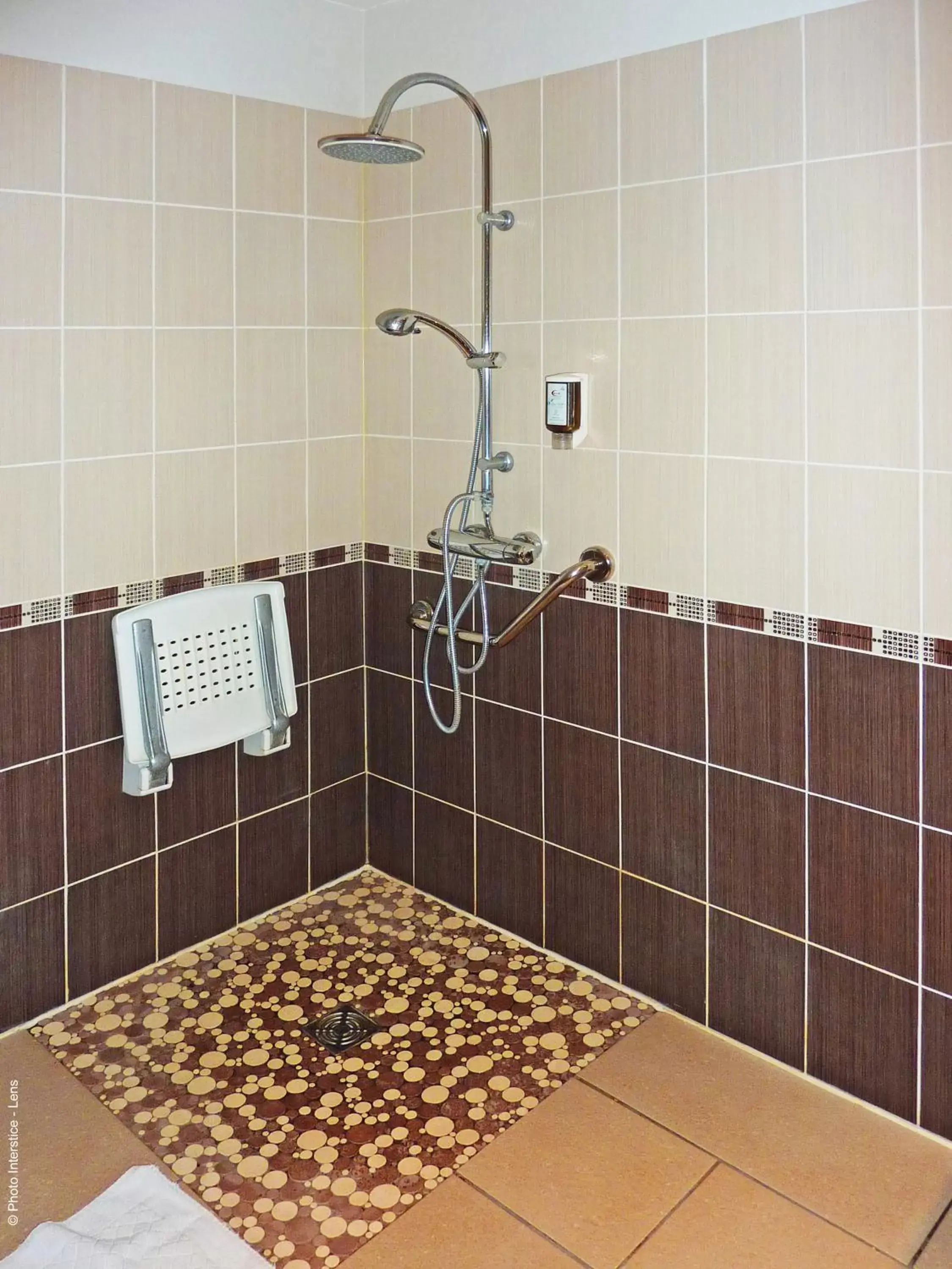 Double Room - Disability Access in Hôtel & Appartements Le Florence Double Room - Disability Access in Hôtel & Appartements Le Florence