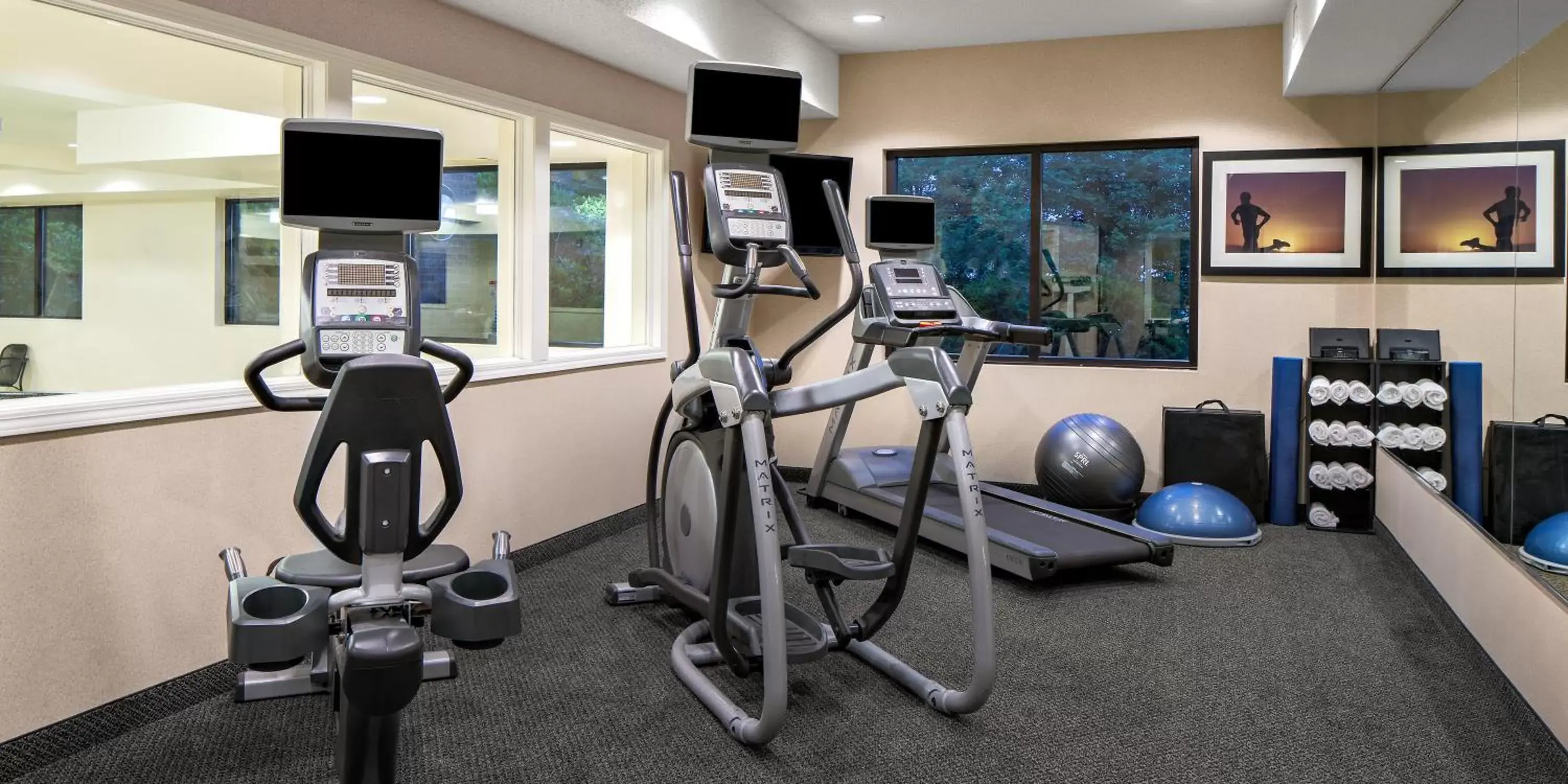 Fitness centre/facilities, Fitness Center/Facilities in Holiday Inn Express Grove City - Premium Outlet Mall, an IHG Hotel