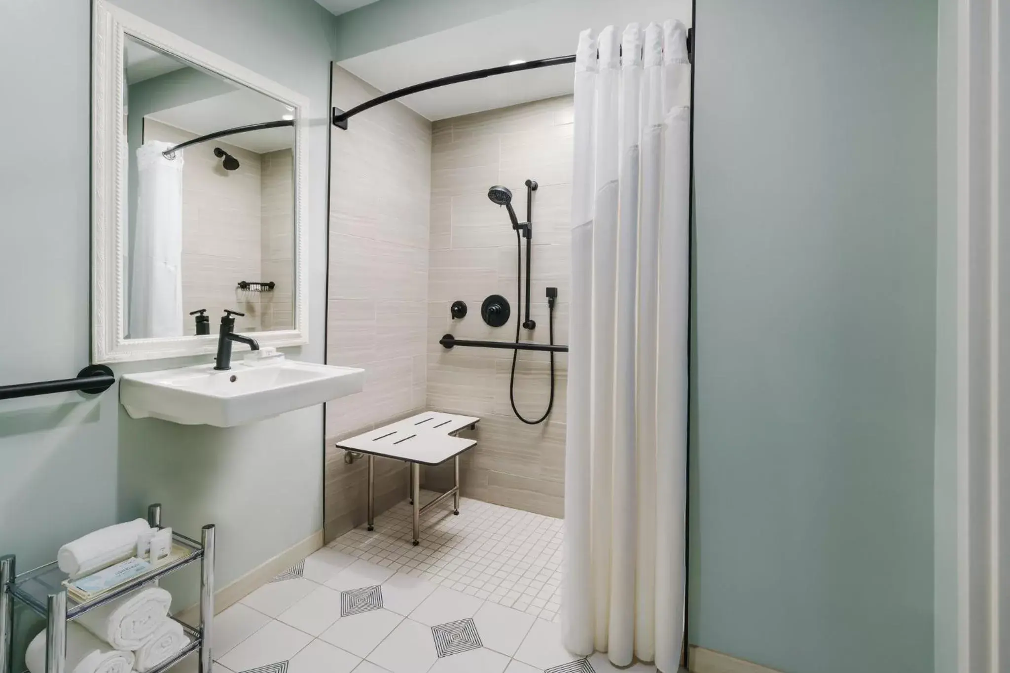 Photo of the whole room, Bathroom in Holiday Inn Resort Lumina on Wrightsville Beach, an IHG Hotel