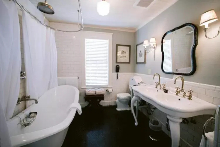 Bathroom in Nick's Cove