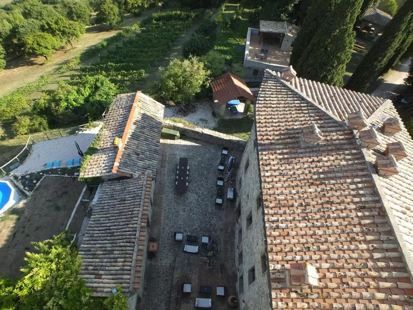 Property building in Castello Di Giomici