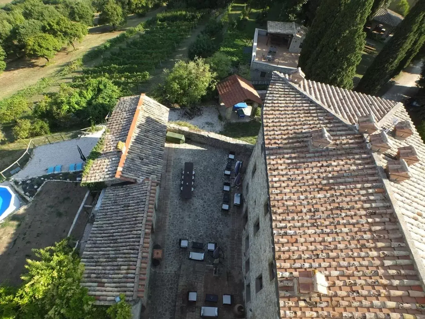 Property building, Bird's-eye View in Castello Di Giomici