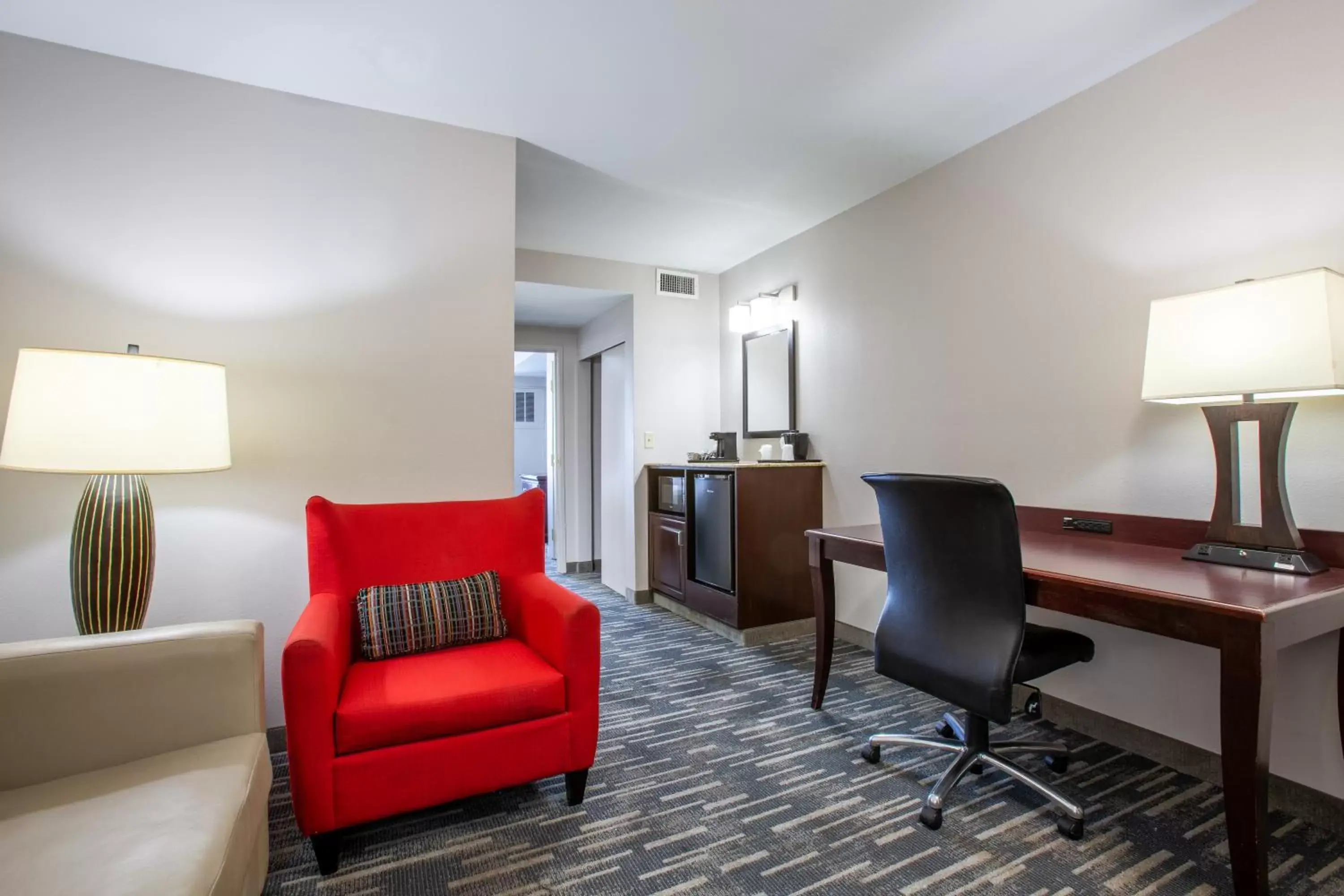 Living room, Seating Area in Country Inn & Suites by Radisson, Tucson City Center, AZ