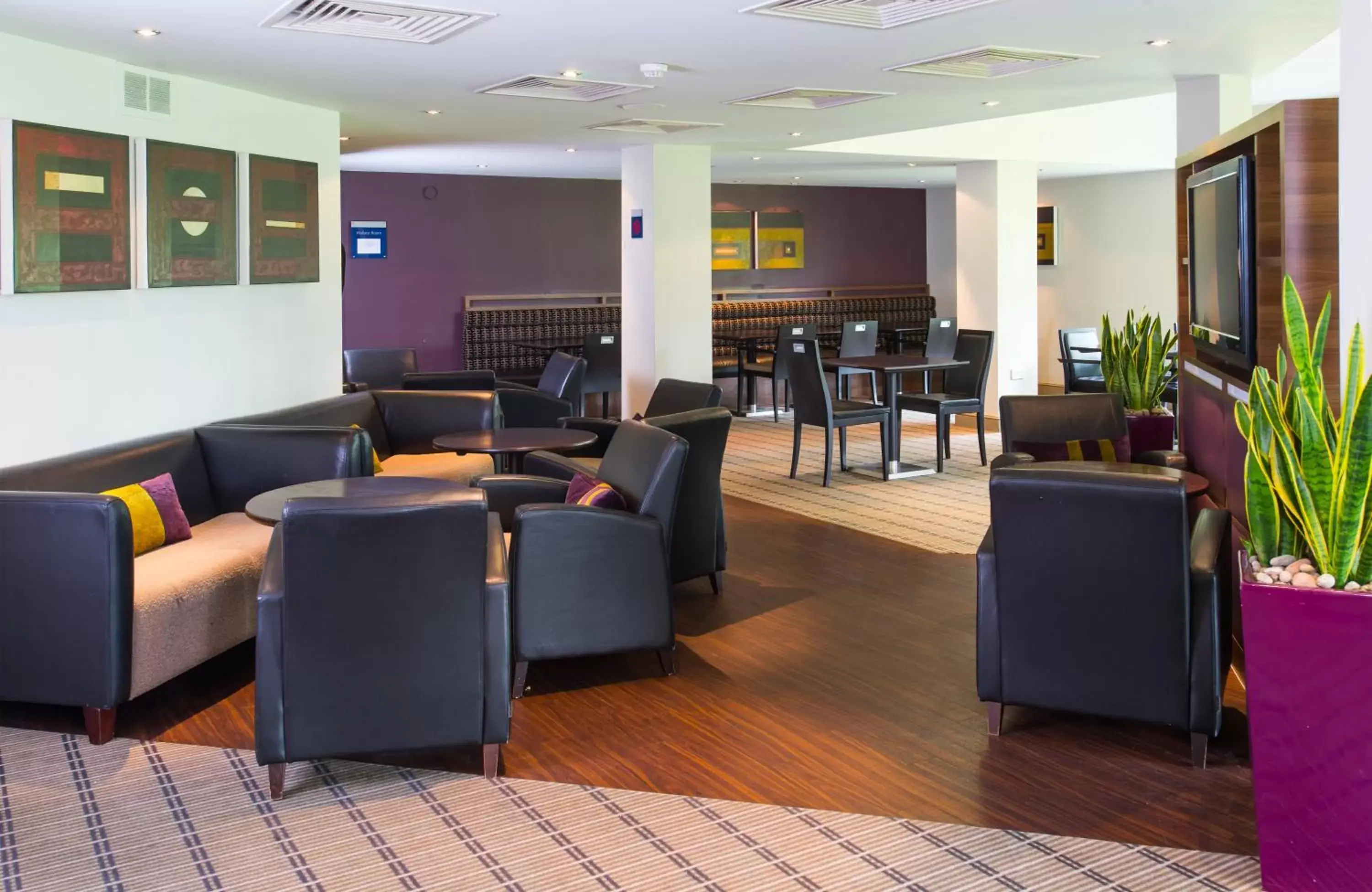 Restaurant/places to eat in Holiday Inn Express Stirling, an IHG Hotel