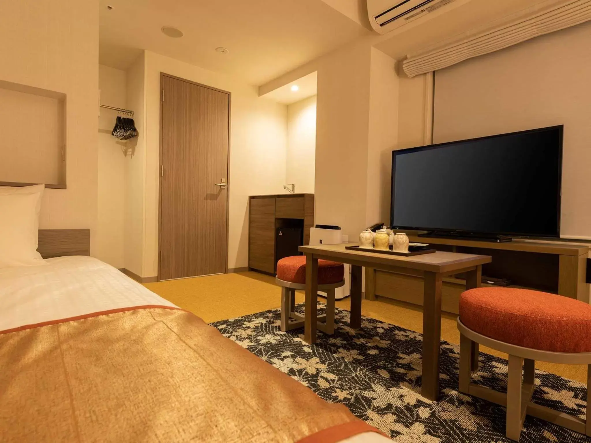 Photo of the whole room, TV/Entertainment Center in Tokyu Stay Kyoto Sanjo-Karasuma