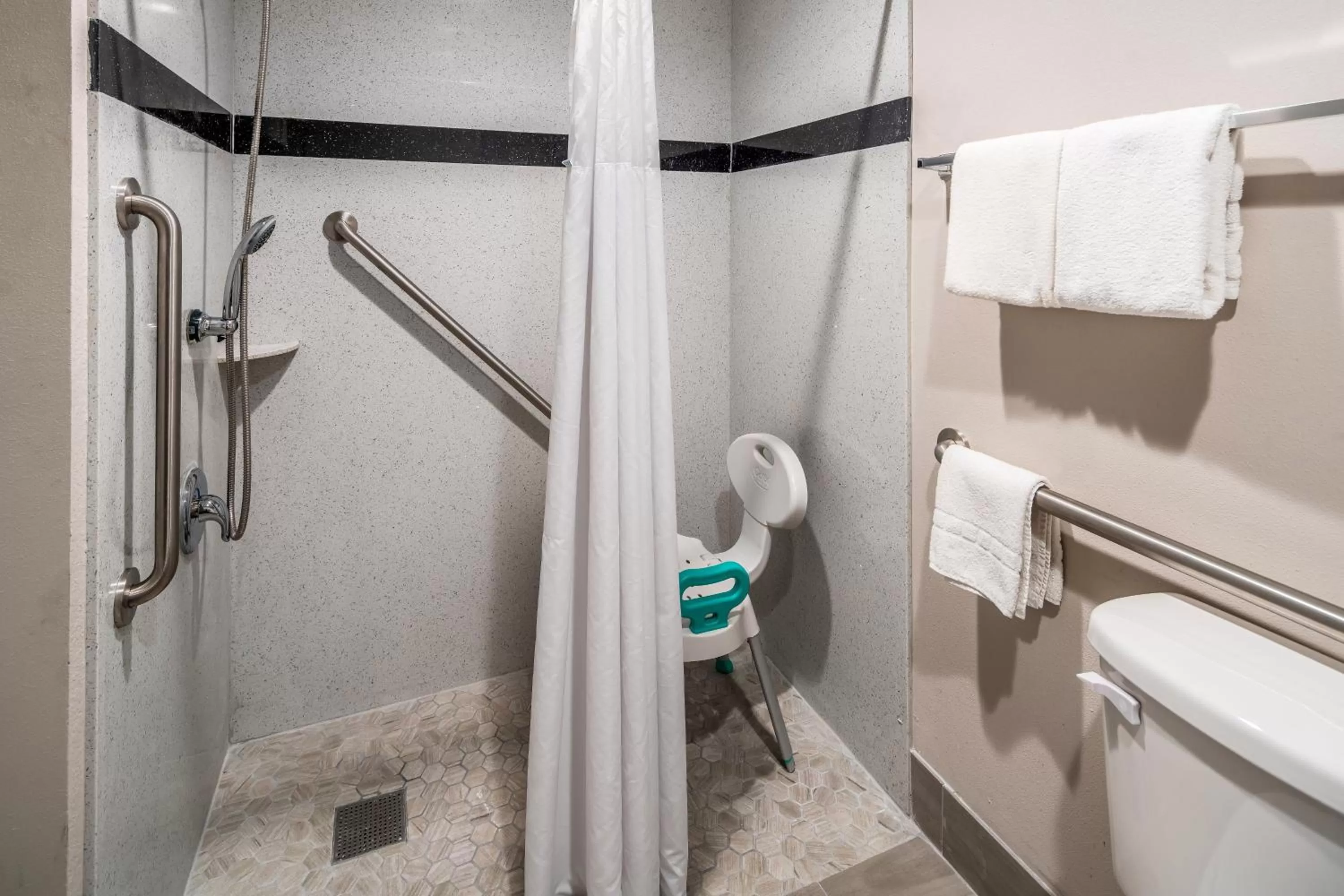 Bathroom in Red Roof Inn St George, UT - Convention Center