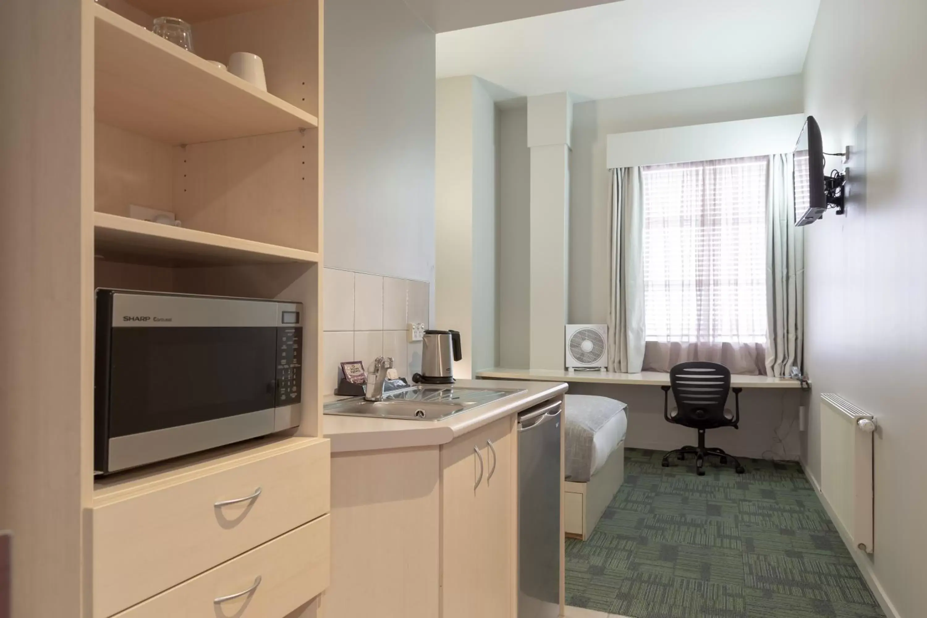 Kitchen or kitchenette, Kitchen/Kitchenette in Ibis Styles Invercargill