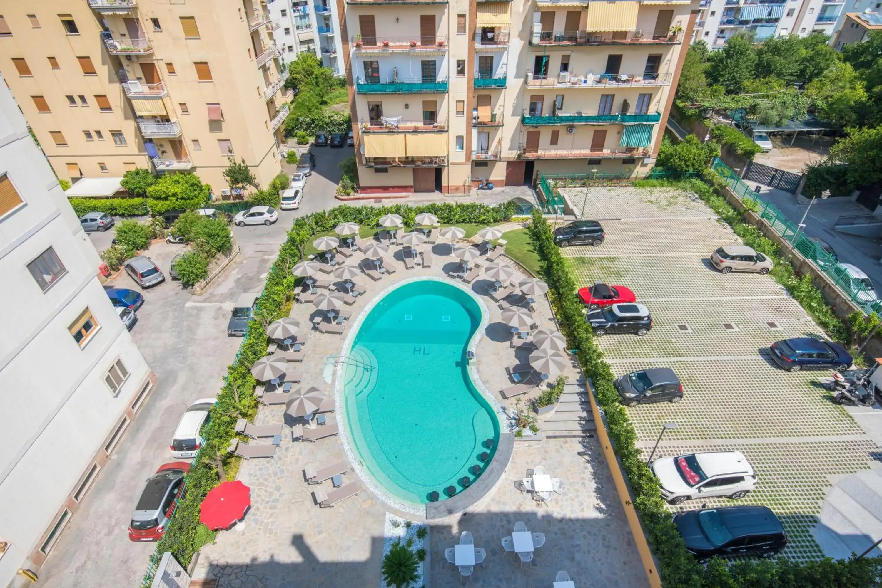 Area and facilities, Pool View in Hotel Leone