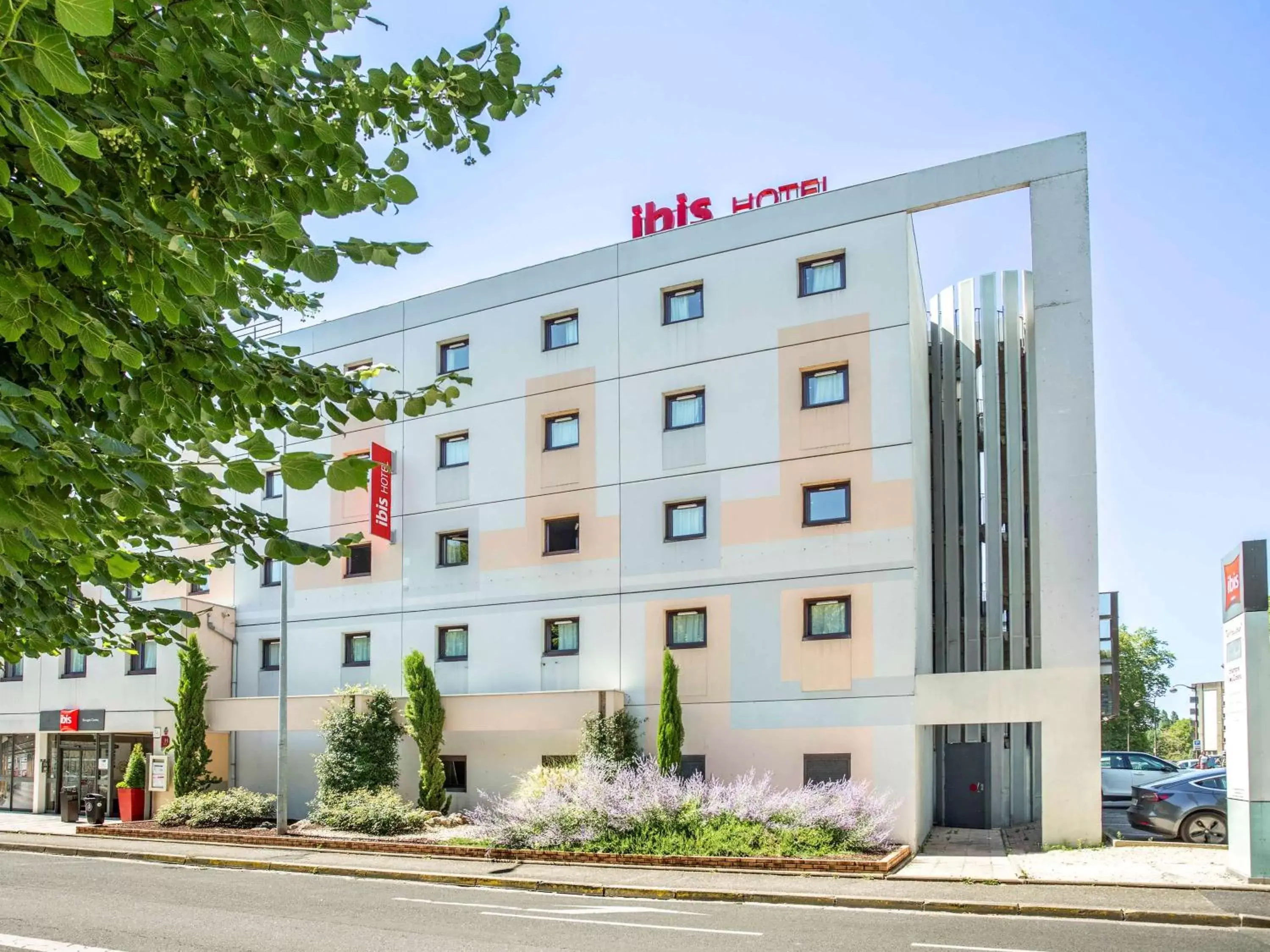 Property Building in ibis Bourges Centre