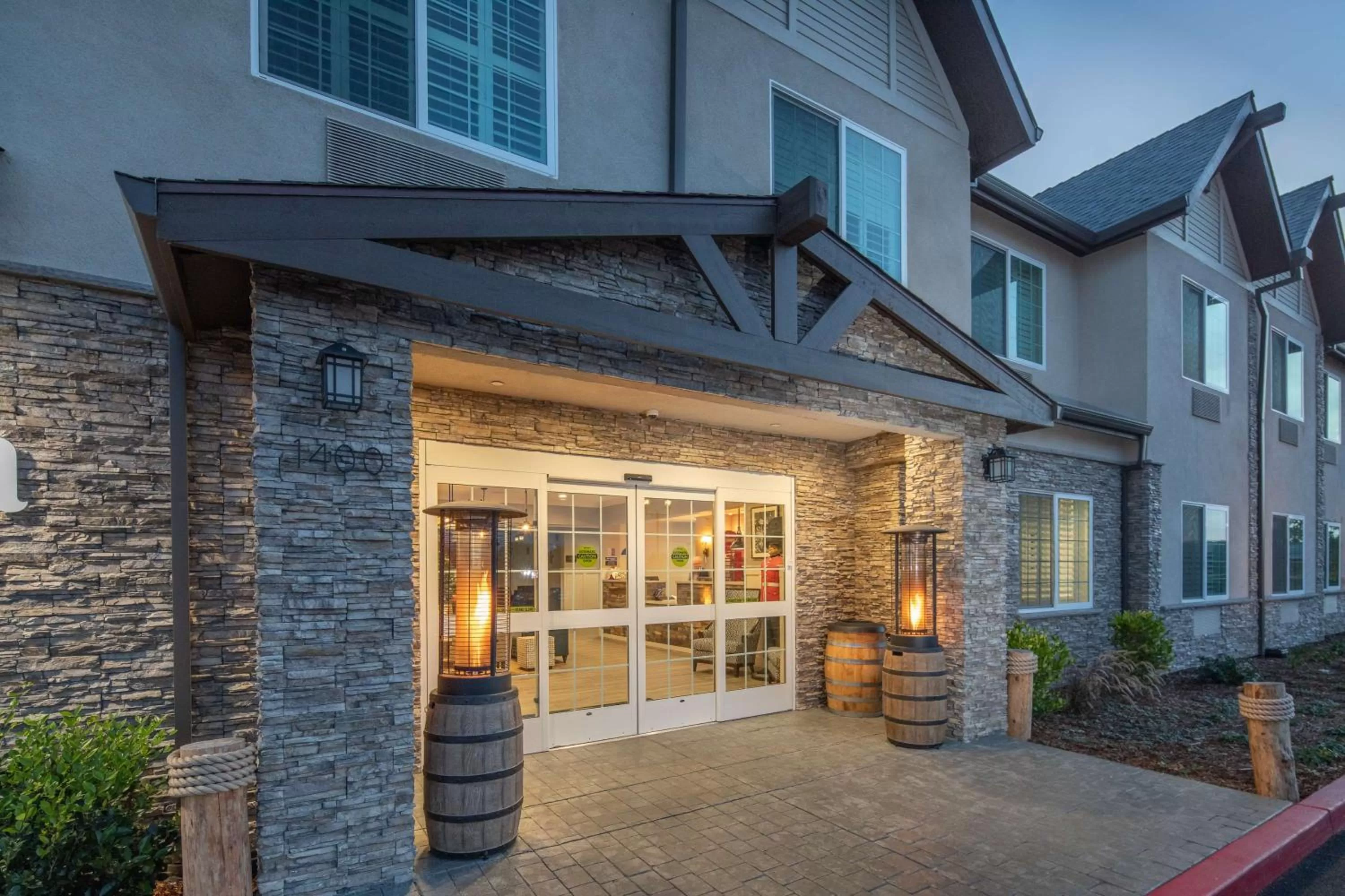 Property building in Aristocrat Hotel, BW Signature Collection