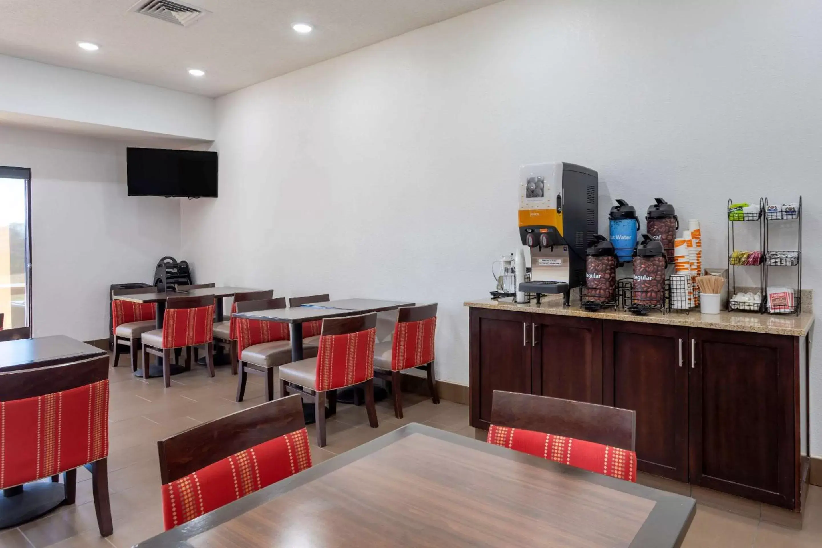 Breakfast, Restaurant/Places to Eat in Comfort Inn & Suites Cave City