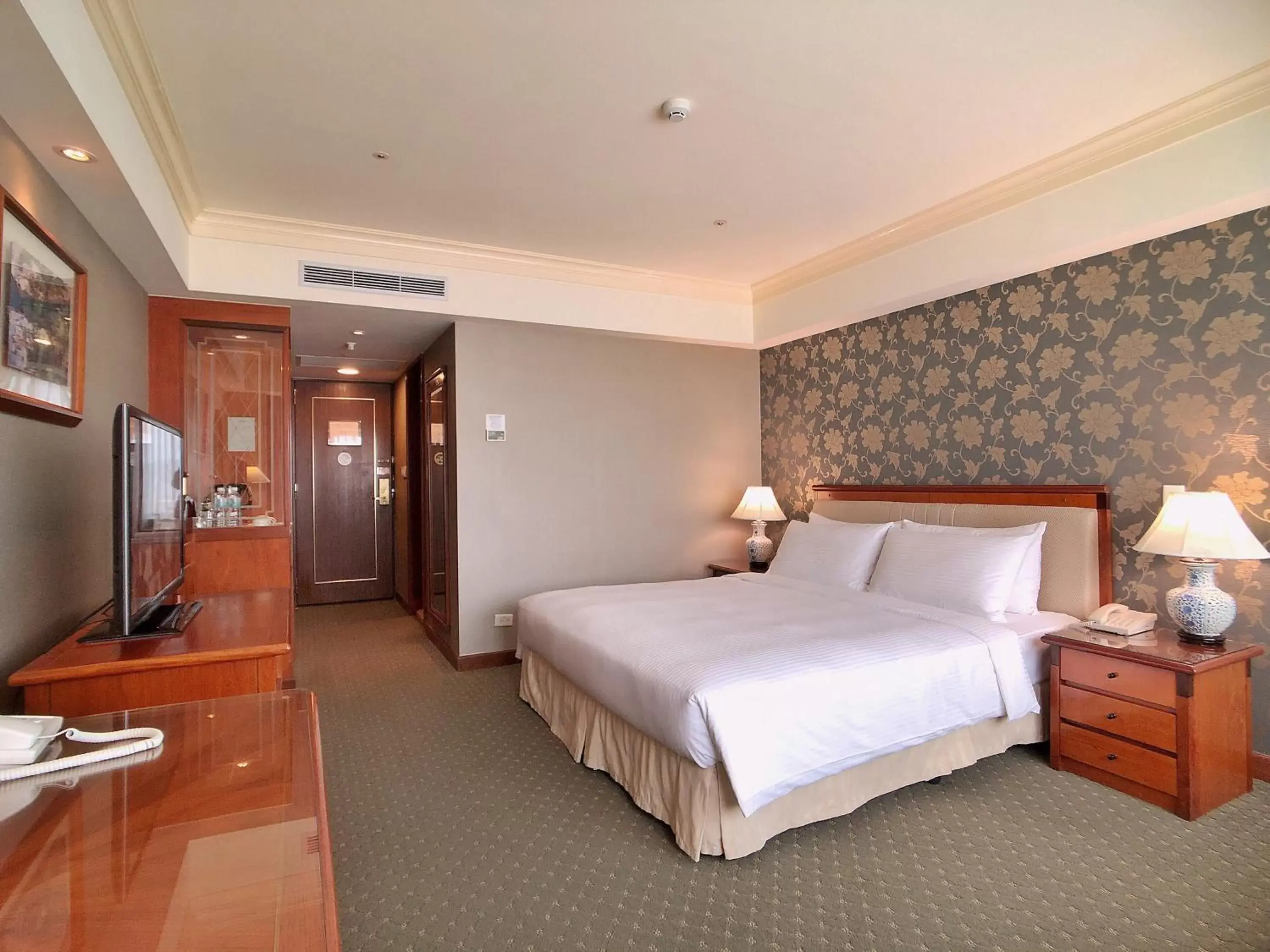 Photo of the whole room, Bed in Evergreen Laurel Hotel - Taichung