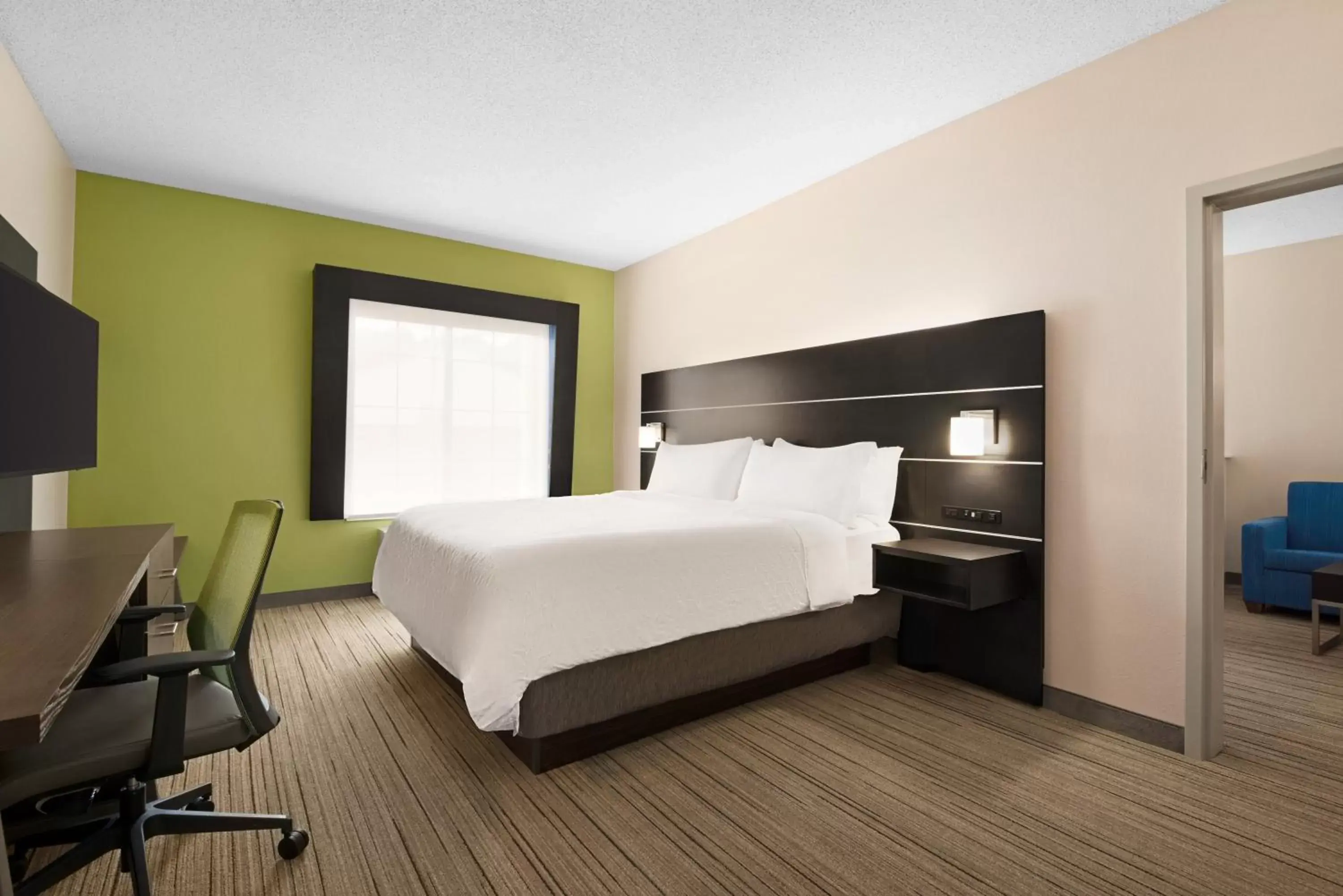 Photo of the whole room, Bed in Holiday Inn Express Hotel & Suites McAlester, an IHG Hotel