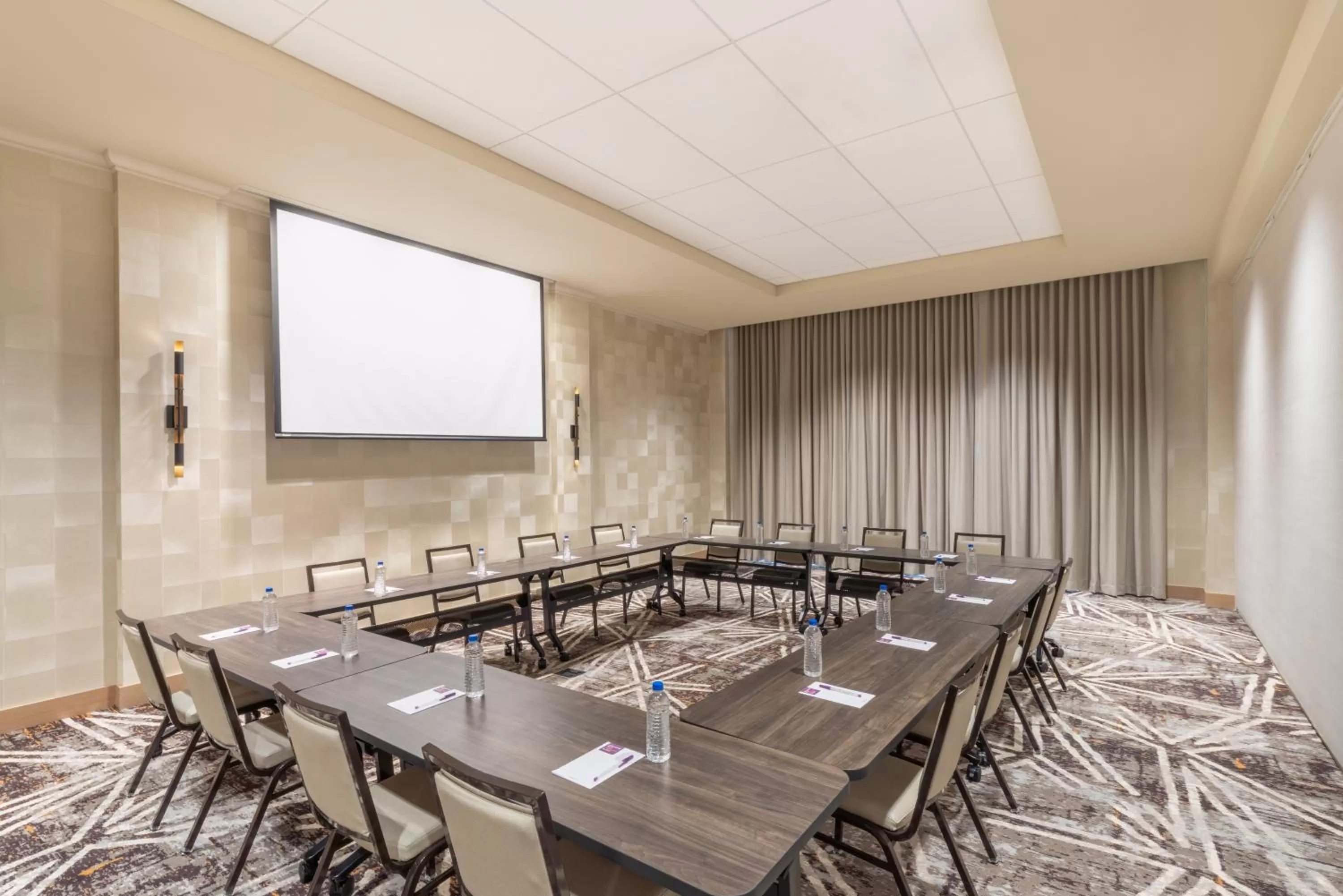 Business facilities in Hyatt Place Sandestin at Grand Blvd