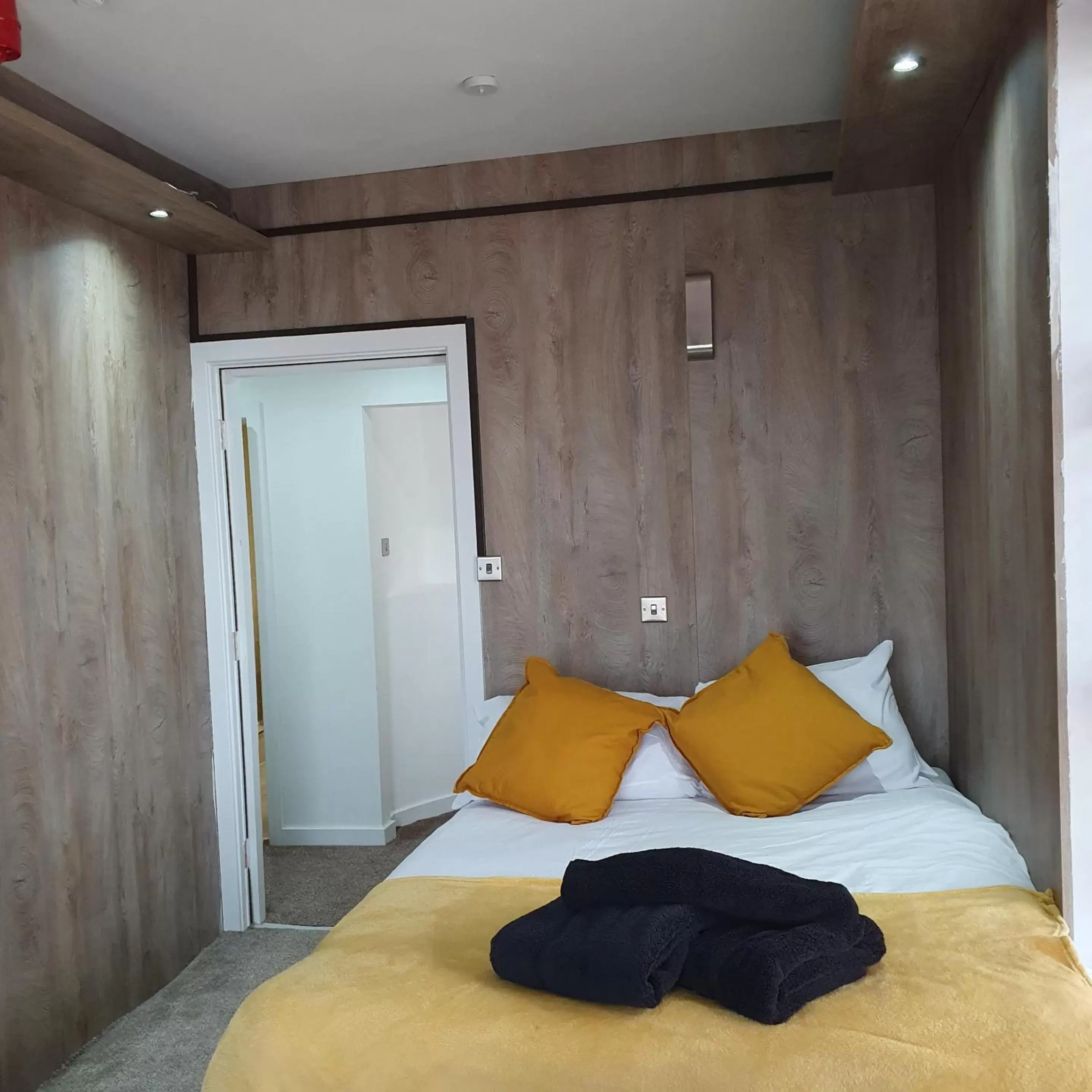 Deluxe Triple Room with Sea View in South Beach Kings Promenade Hotel