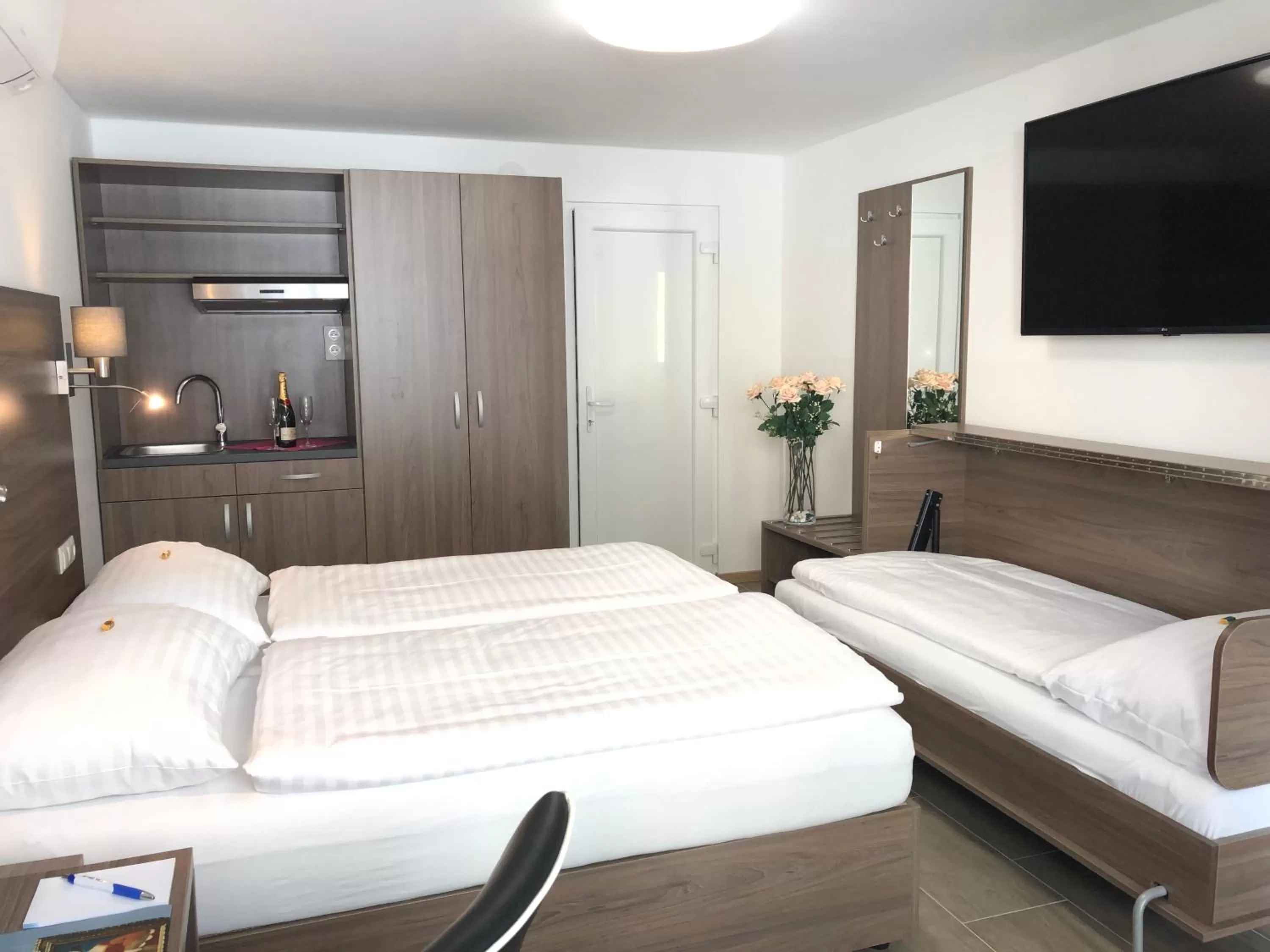 TV and multimedia, Bed in Hotel König