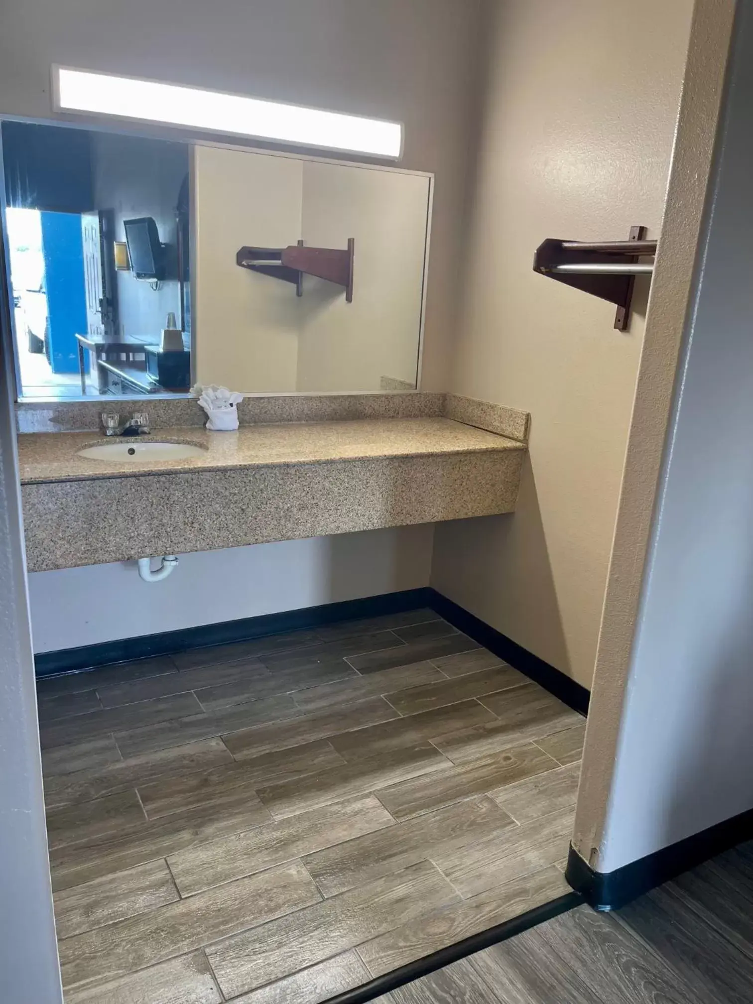 Bathroom in Airport inn & suites