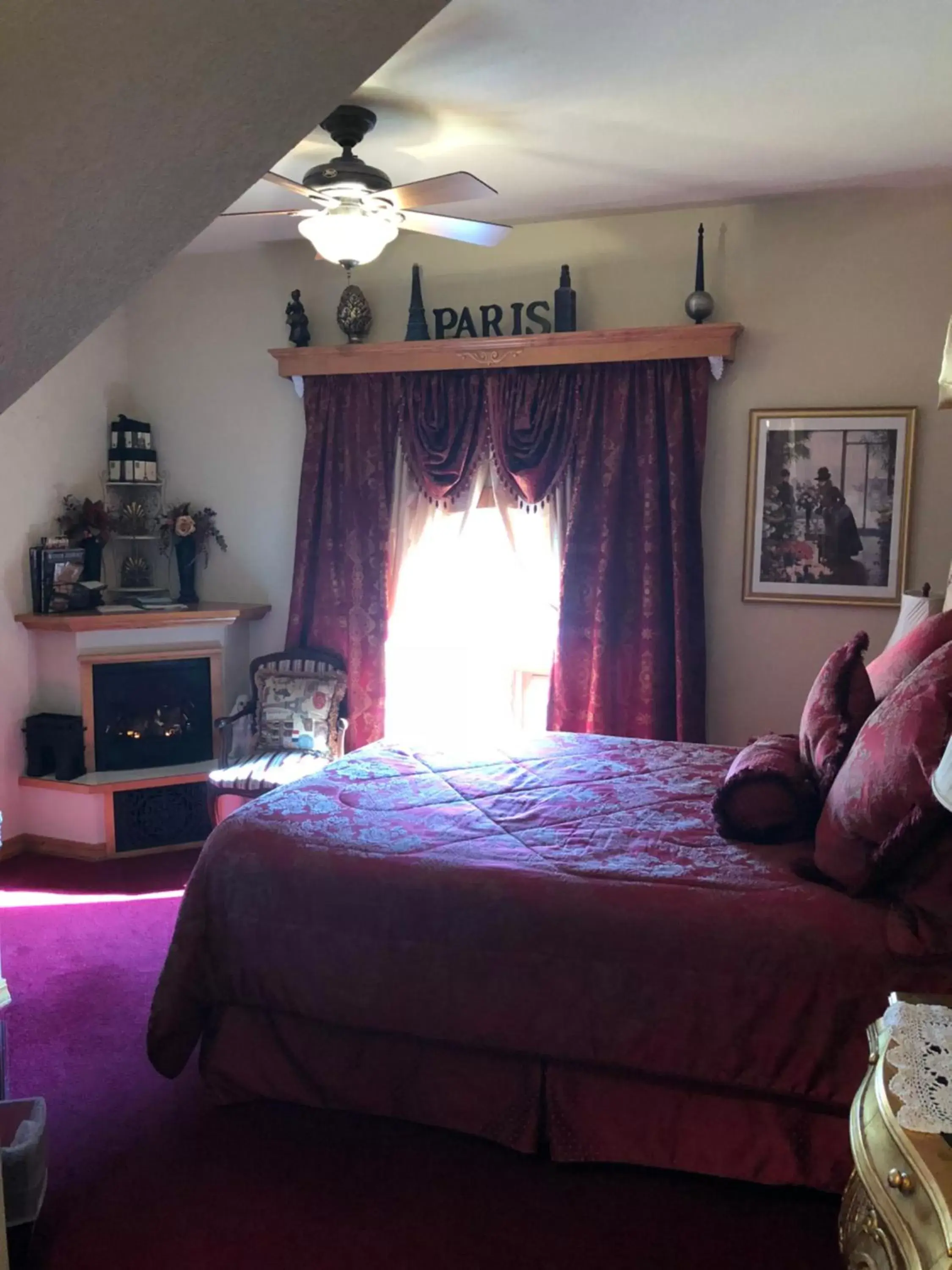 Deluxe Queen Suite in All Seasons Inn Deluxe Queen Suite in All Seasons Inn