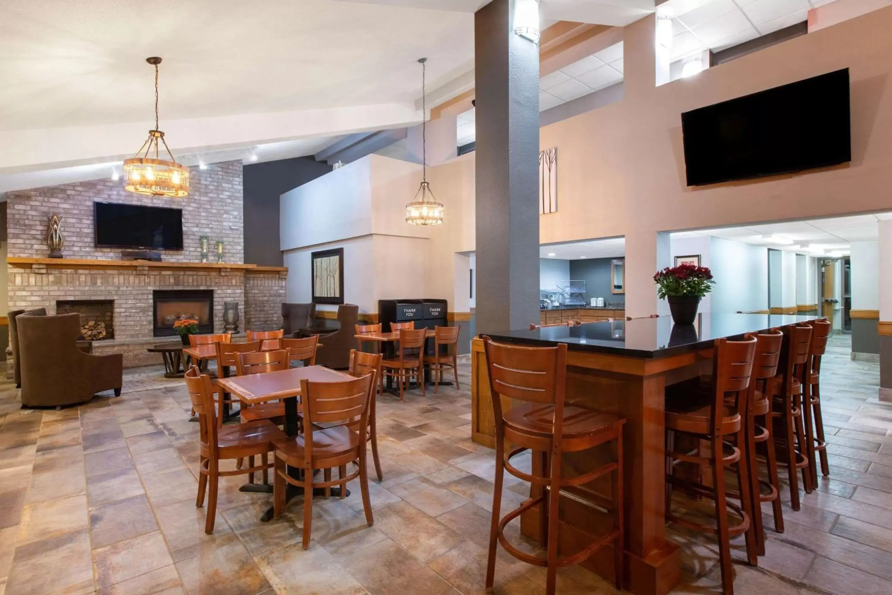 Lobby or reception, Restaurant/Places to Eat in AmericInn by Wyndham Apple Valley