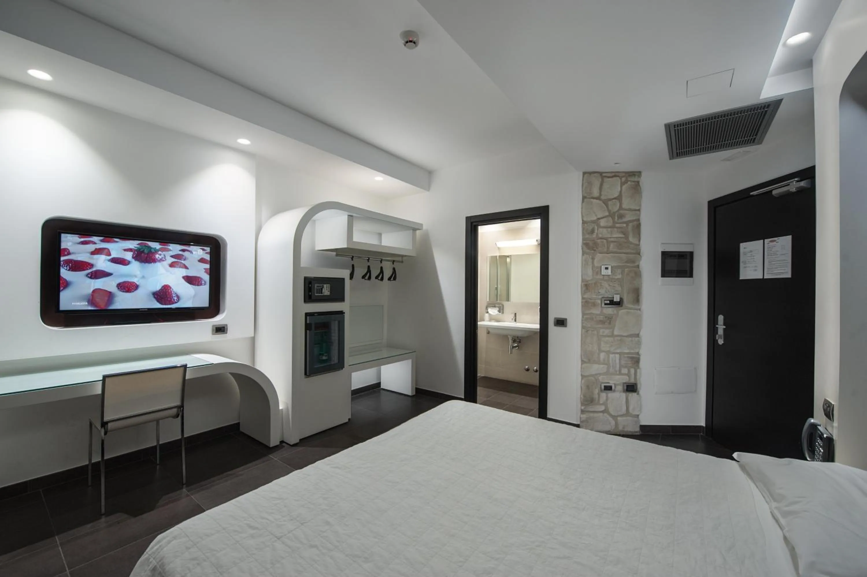 Shower, Bed in Hotel Testani Frosinone