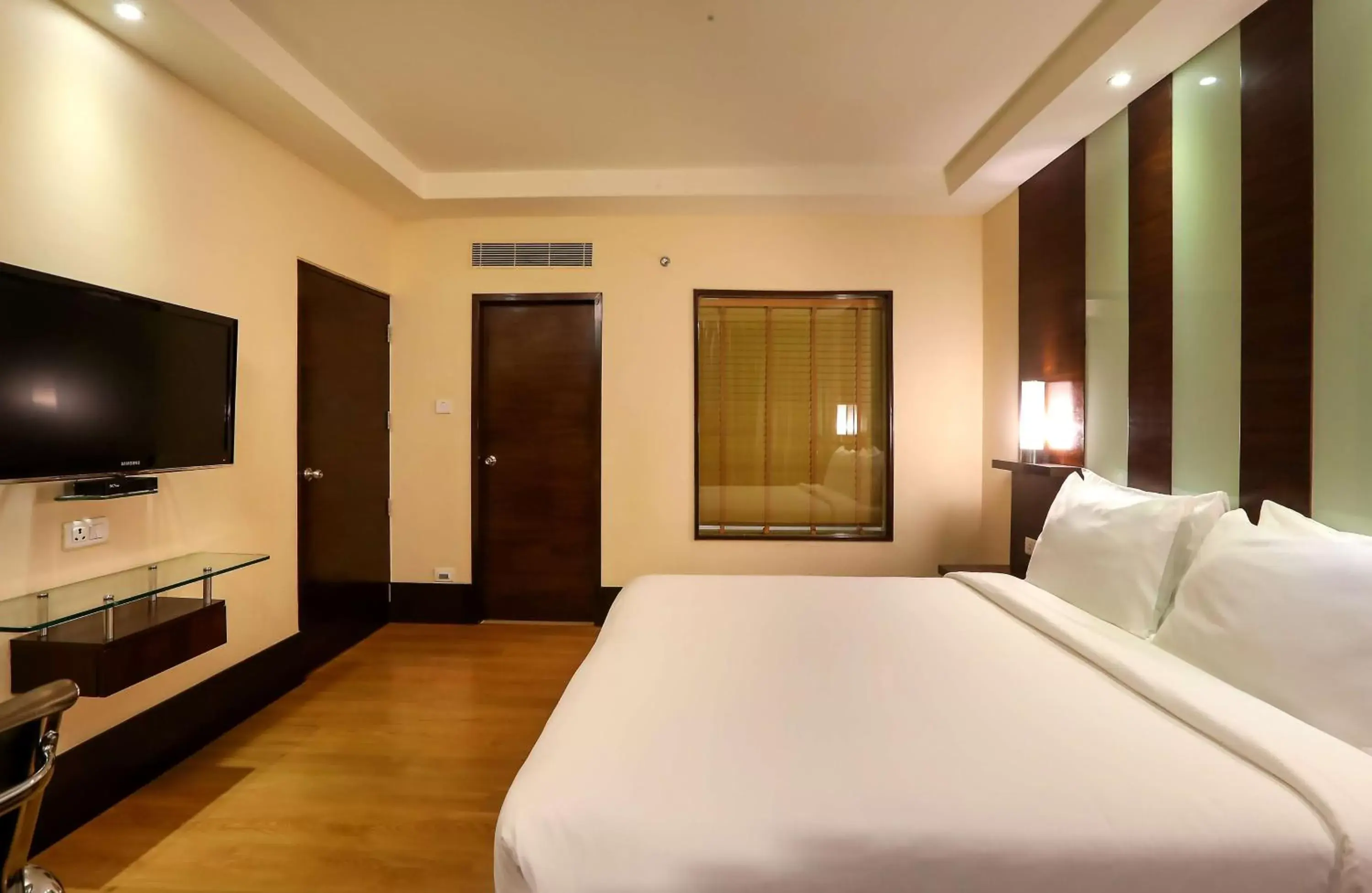 Photo of the whole room, Bed in Radisson Blu Hotel Chennai City Centre