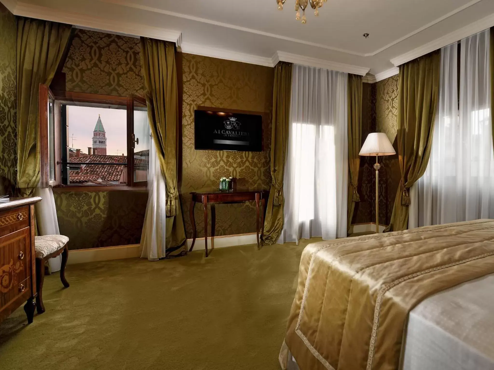 Photo of the whole room, Bed in Hotel Ai Cavalieri di Venezia