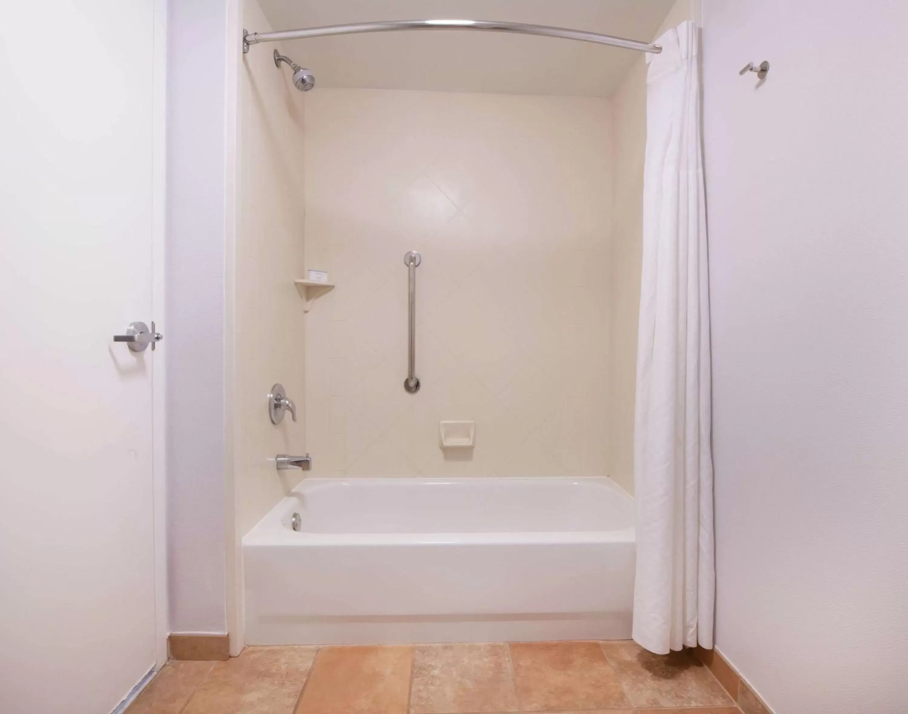 Bathroom in Hampton Inn & Suites Rochester/Victor