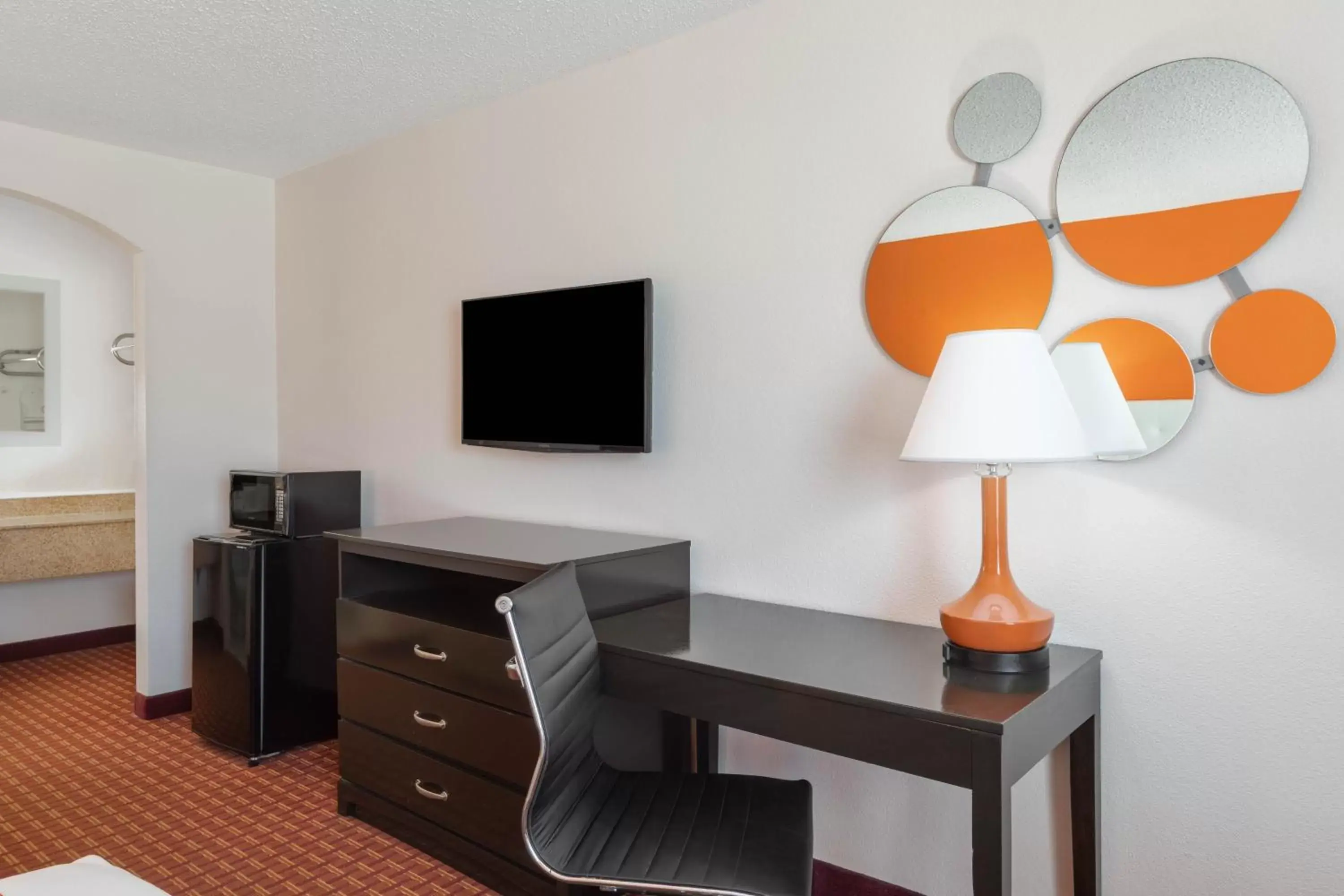 TV/Entertainment Center in Howard Johnson by Wyndham Rock Hill