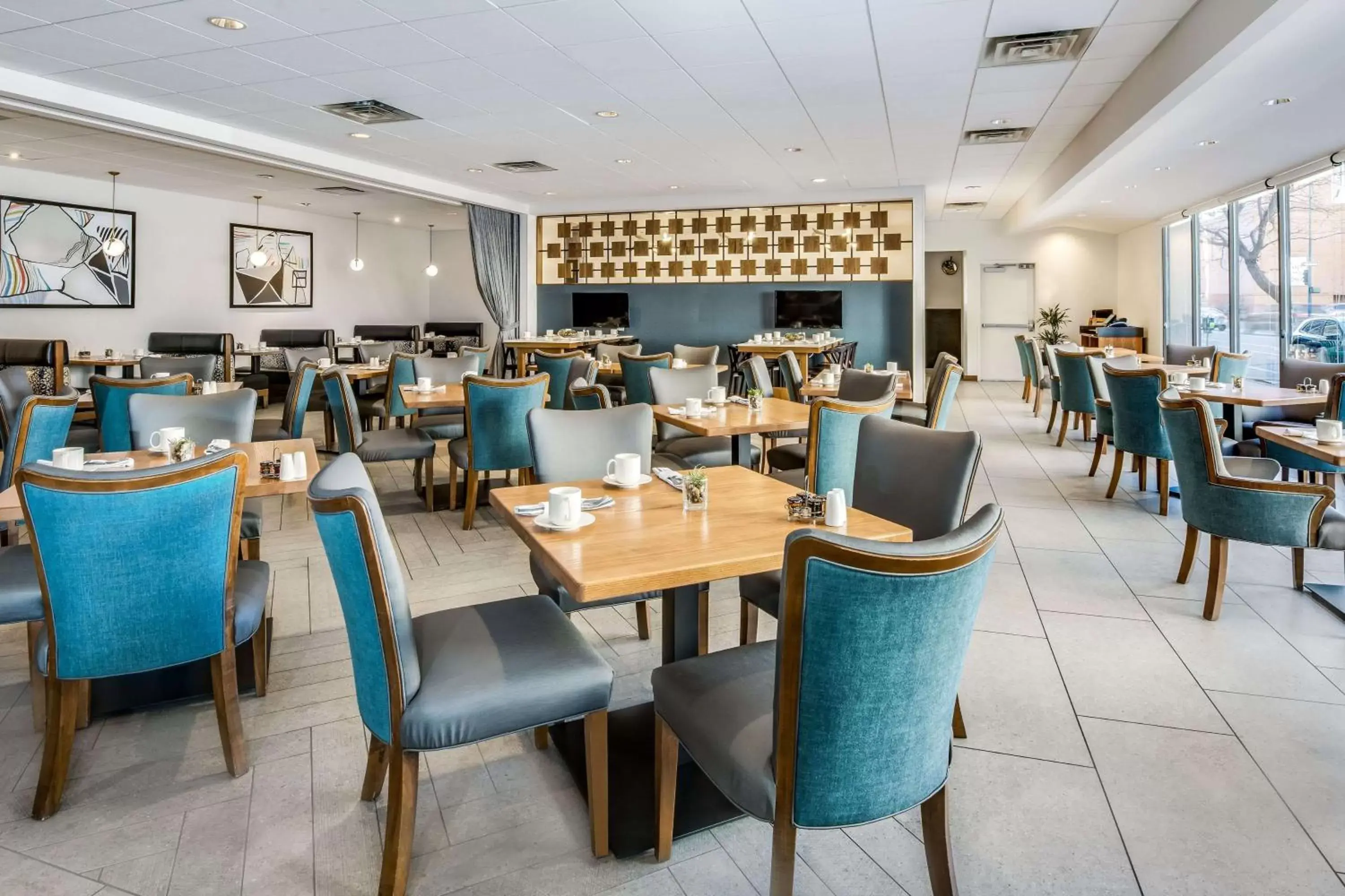 Lounge or bar in Sonesta Denver Downtown Lounge or bar in Sonesta Denver Downtown