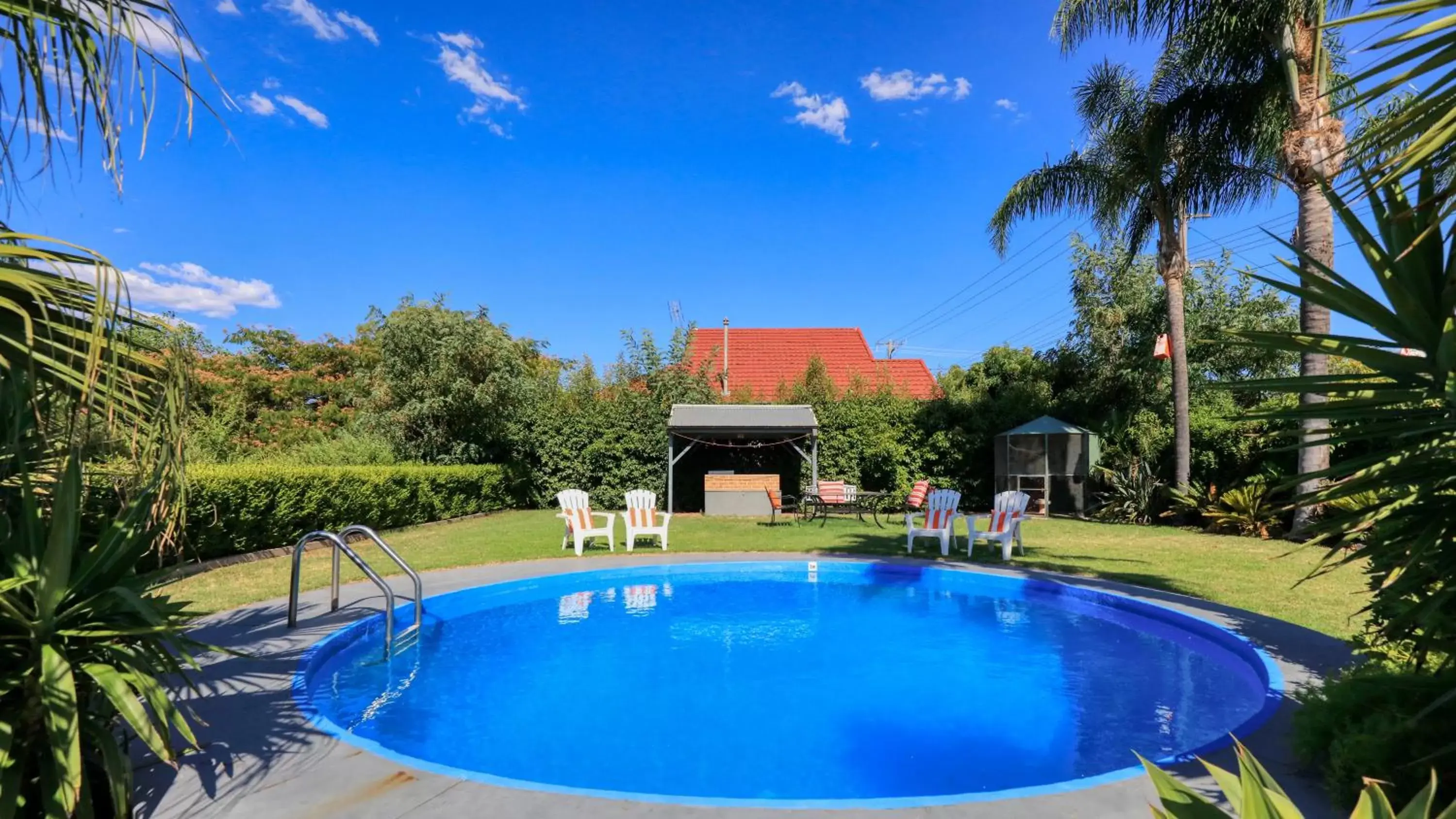 Swimming Pool in Country Leisure Motor Inn