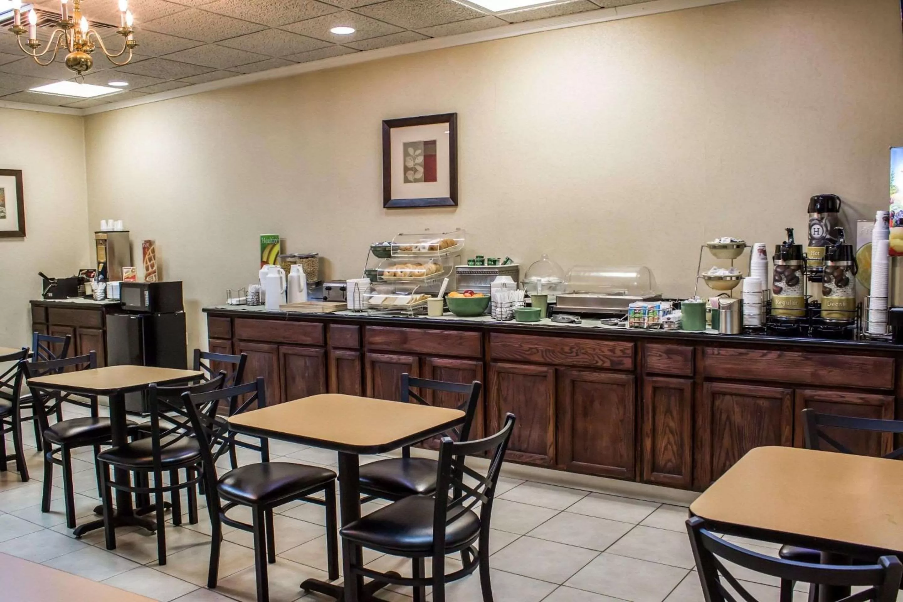 Restaurant/Places to Eat in Quality Inn Dunn
