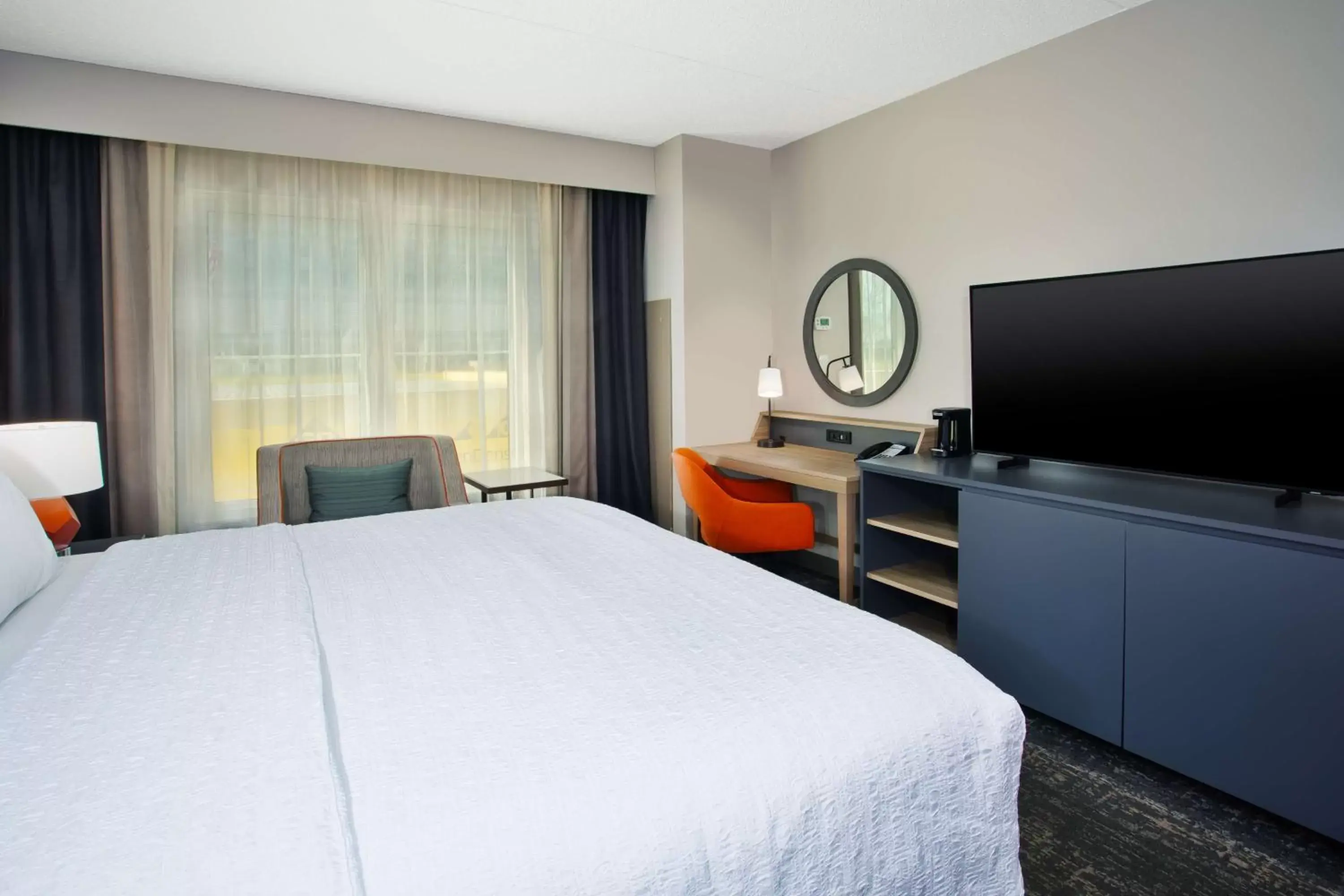 Bedroom, Bed in Hampton Inn & Suites By Hilton- Newark Airport Elizabeth