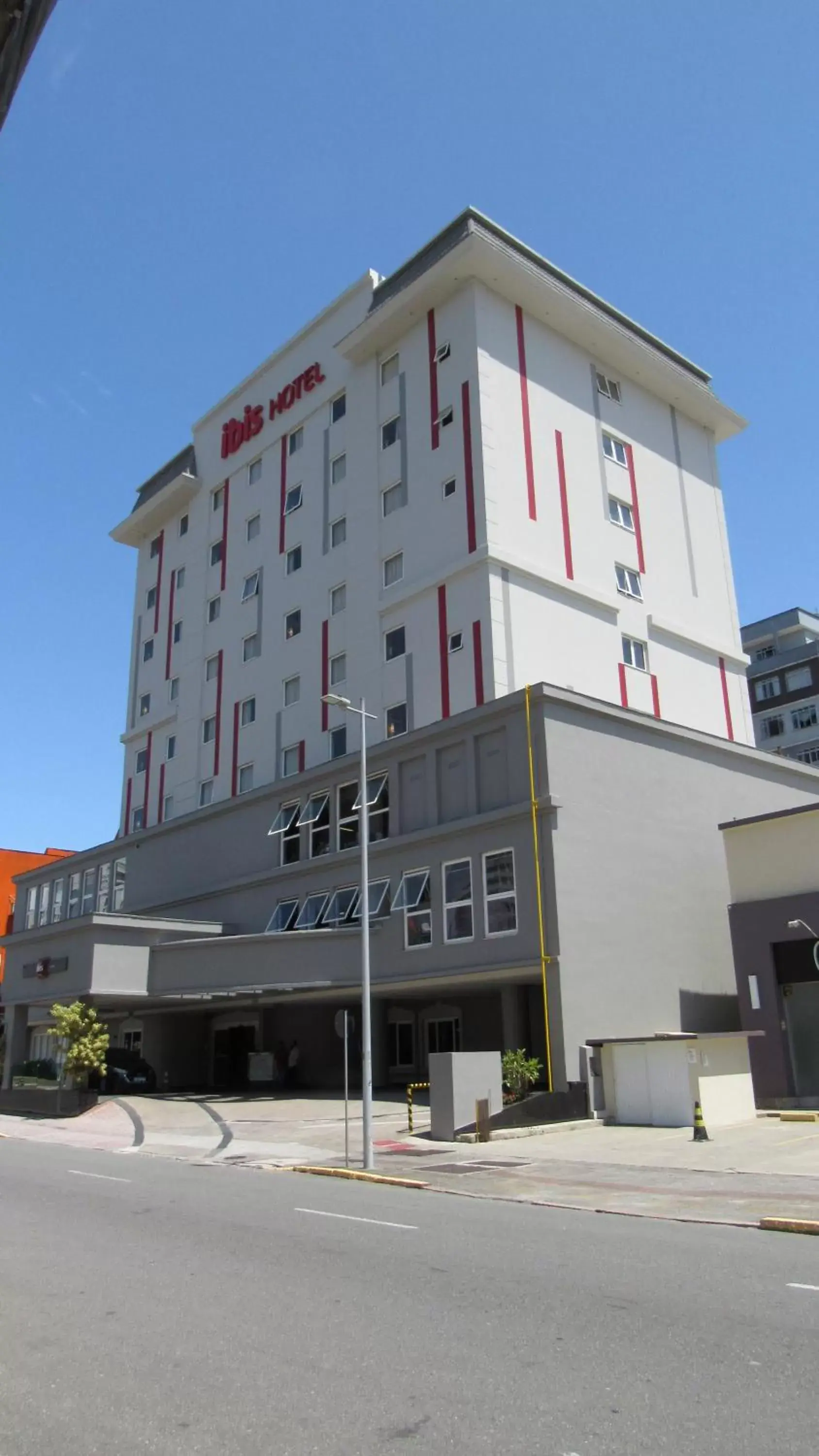 Facade/entrance, Property Building in ibis Joinville