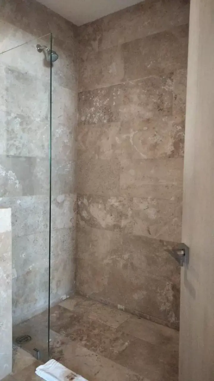 Shower, Bathroom in Hotelito del Mar Playa del Carmen