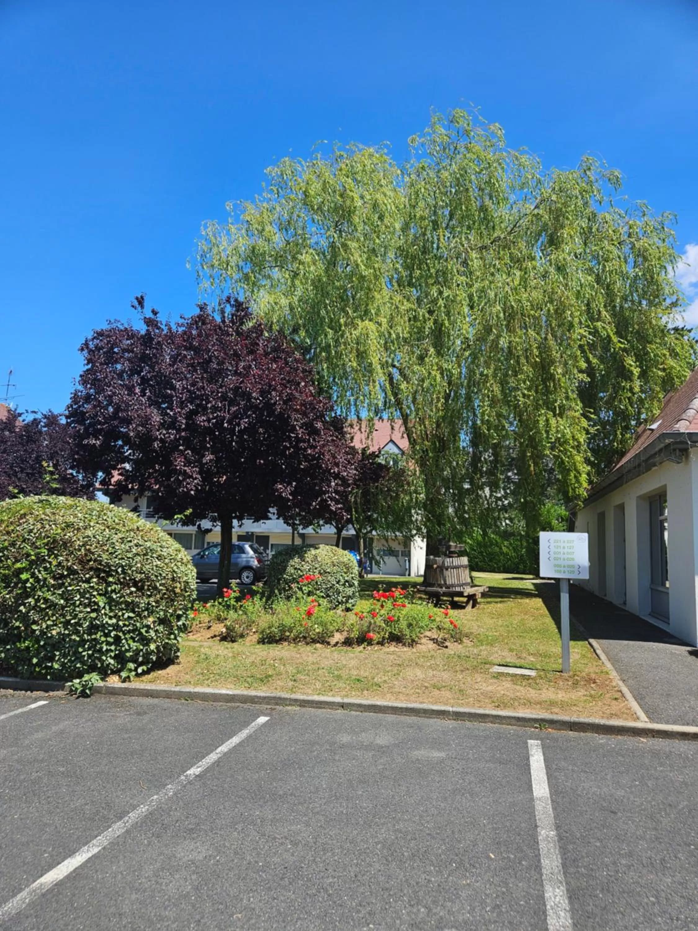 Parking in Campanile Deauville Saint-Arnoult