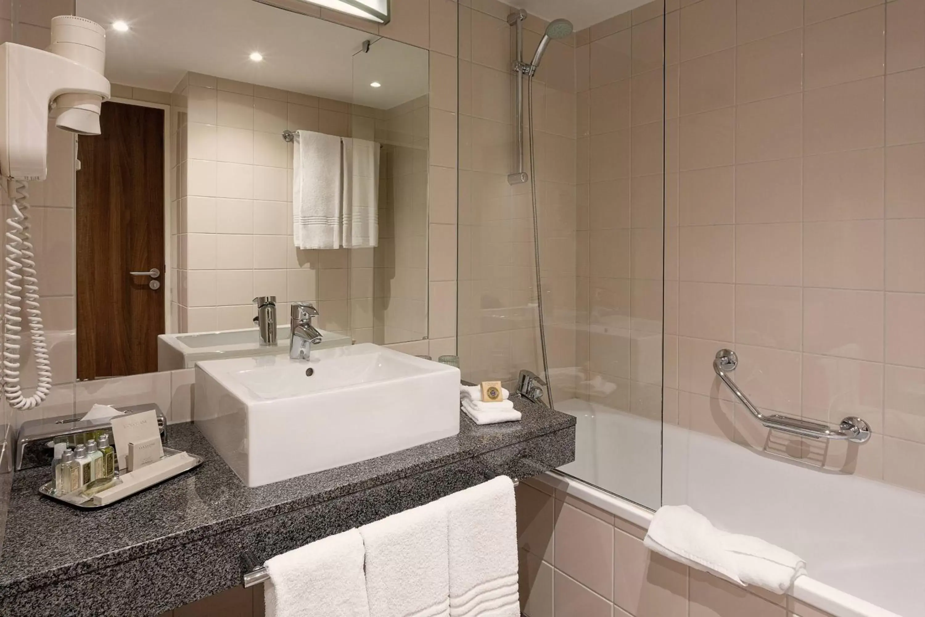 Bathroom in Courtyard by Marriott Toulouse Airport